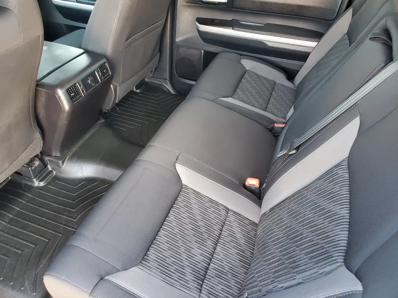 Toyota Tundra снимка Toyota Tundra