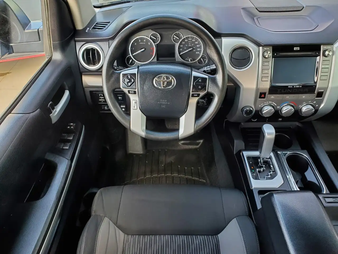 Toyota Tundra снимка Toyota Tundra