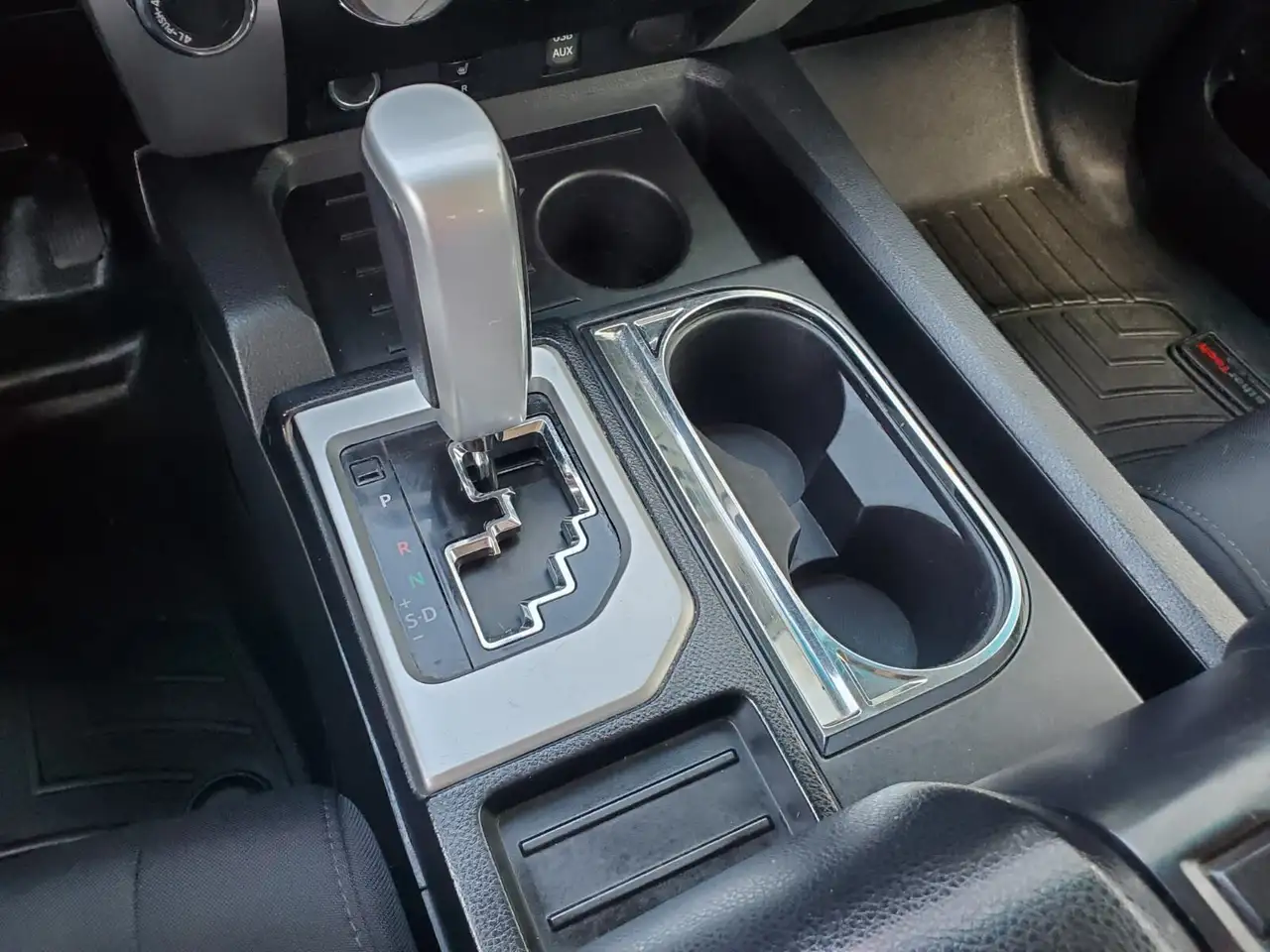 Toyota Tundra снимка Toyota Tundra