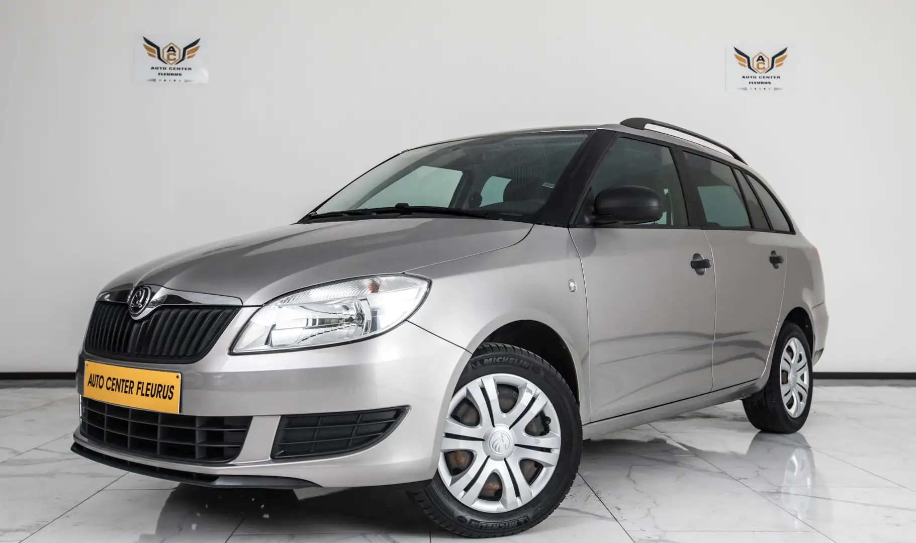 Skoda Fabia 1.2i / 68.000km Gris - 1
