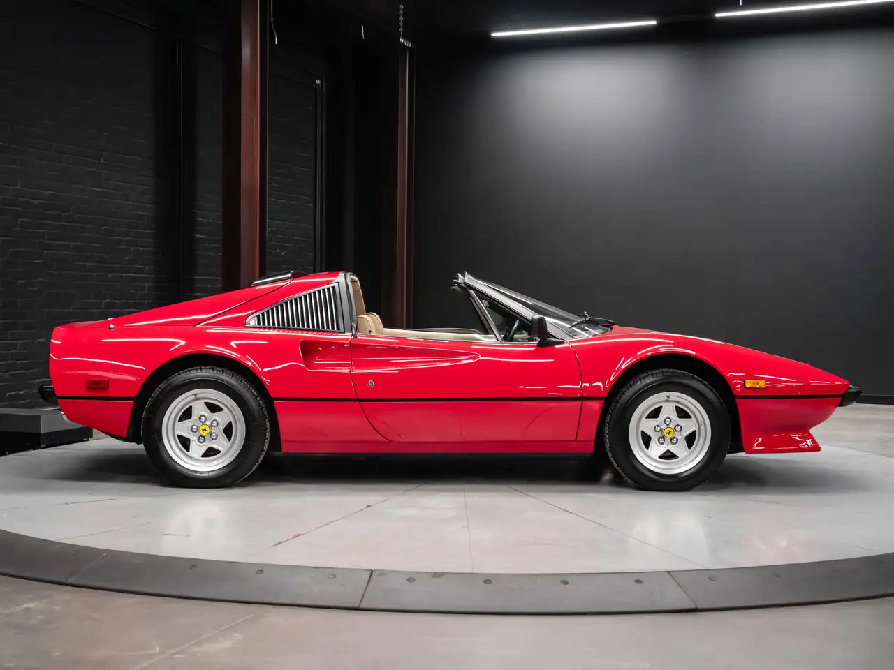 Ferrari 308 снимка Ferrari 308