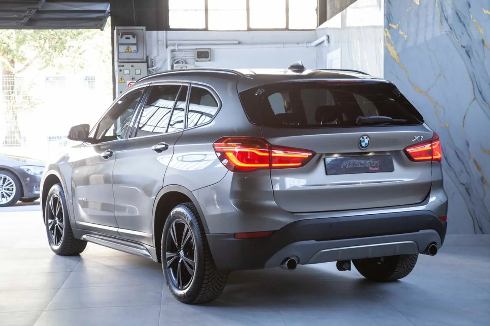 BMW X1 xDrive 20dA Gris - 1