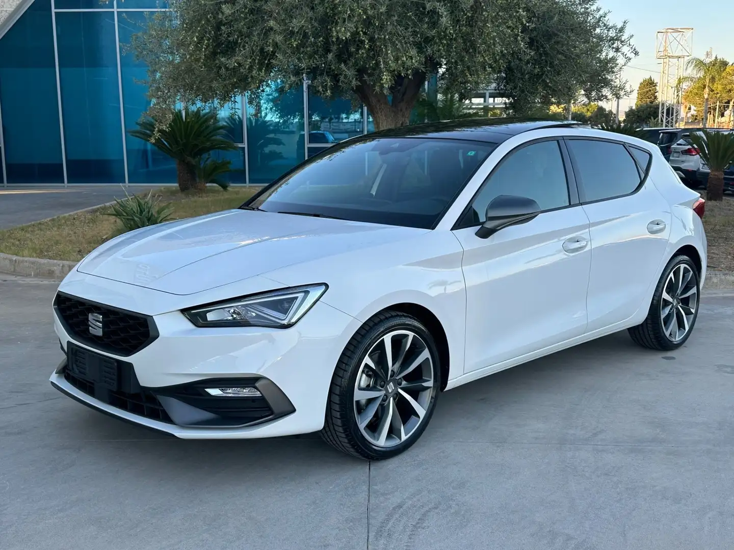 SEAT Leon 1.5 150cv dsg offerta T-Stock prezzo imperdibile Bianco - 1