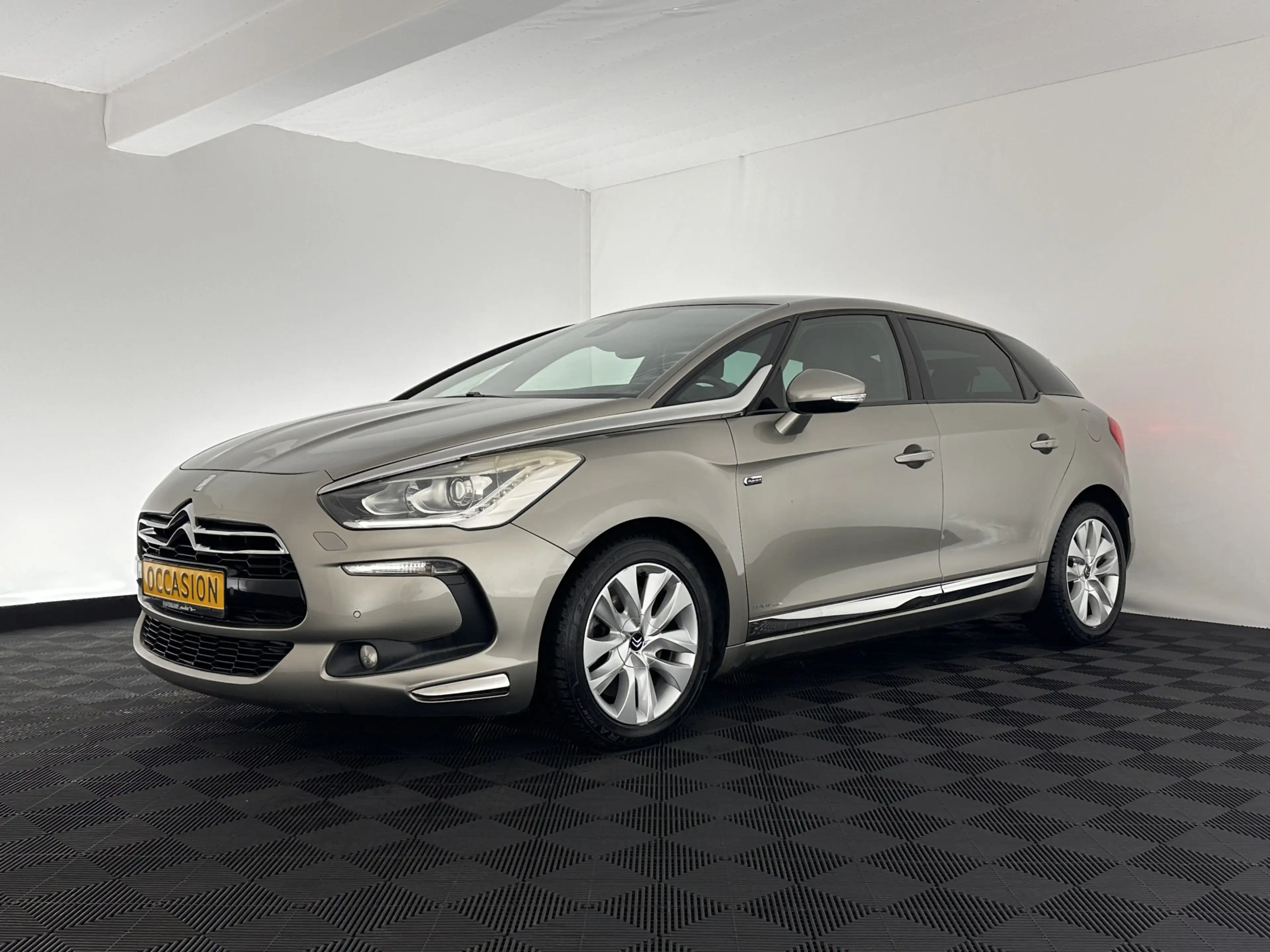 Citroen DS5 2.0 Hybrid4 Business Executive AWD Aut. *PANO | XE — photo 3