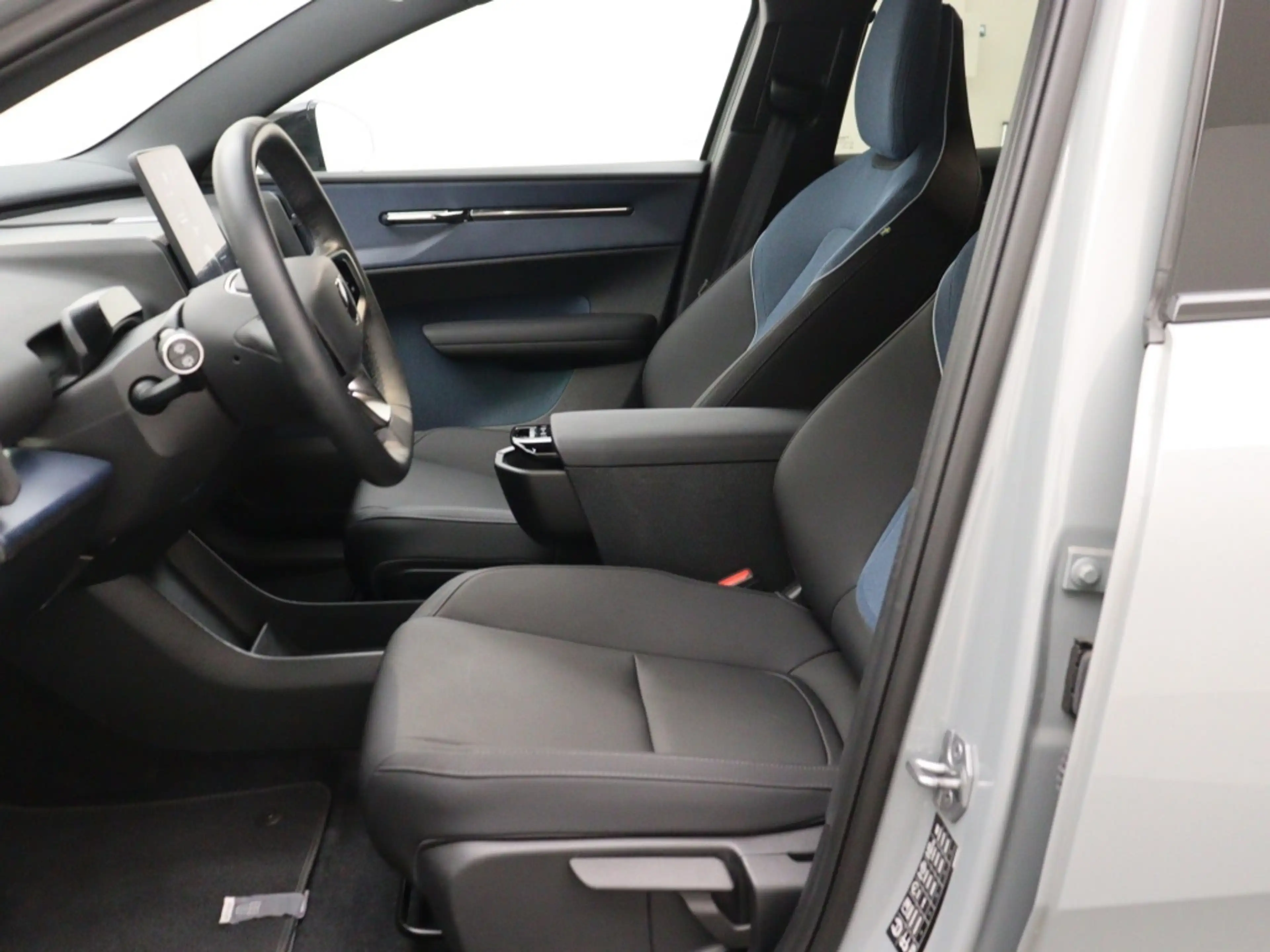 Volvo EX30 EXTENDED RANGE PLUS GOOGLE MAPS GETINT GLAS PARK A — photo 10