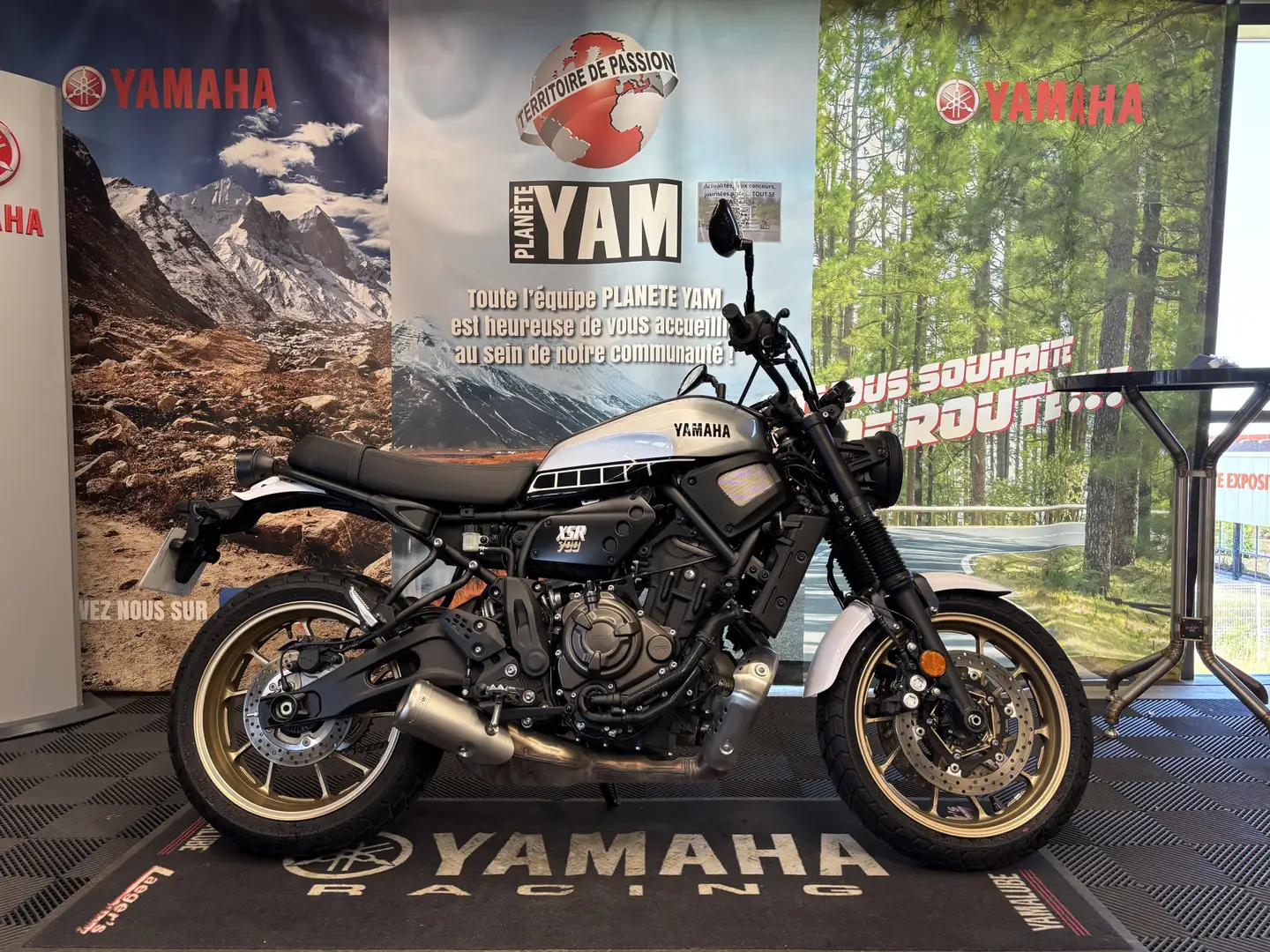 Yamaha XSR 700 Argent - 1