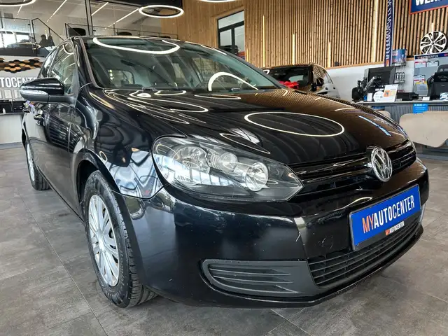 Volkswagen Golf view 3