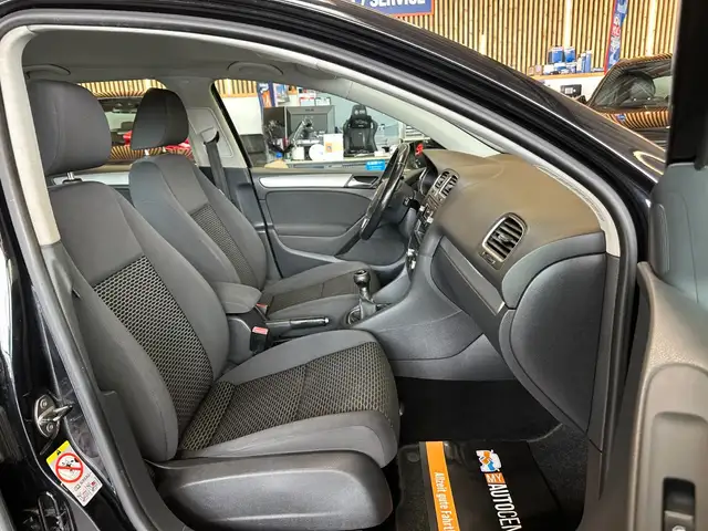 Volkswagen Golf view 8