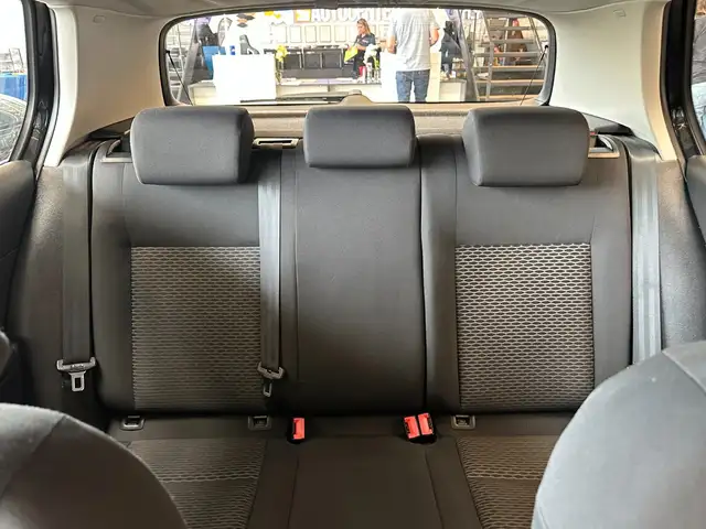 Volkswagen Golf view 12