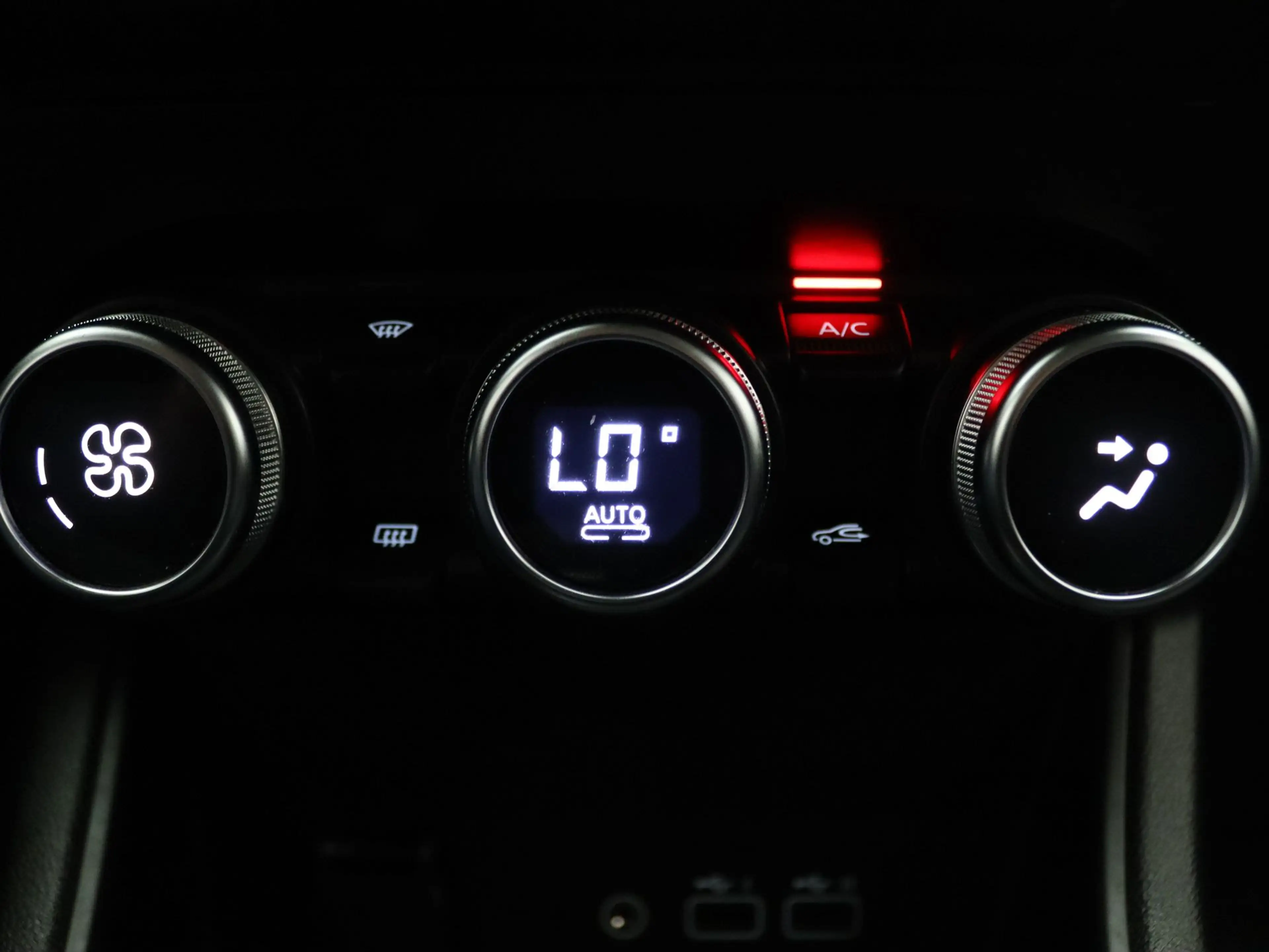 Renault Captur 145pk E-Tech full hybrid techno Camera | Trekhaak — photo 7