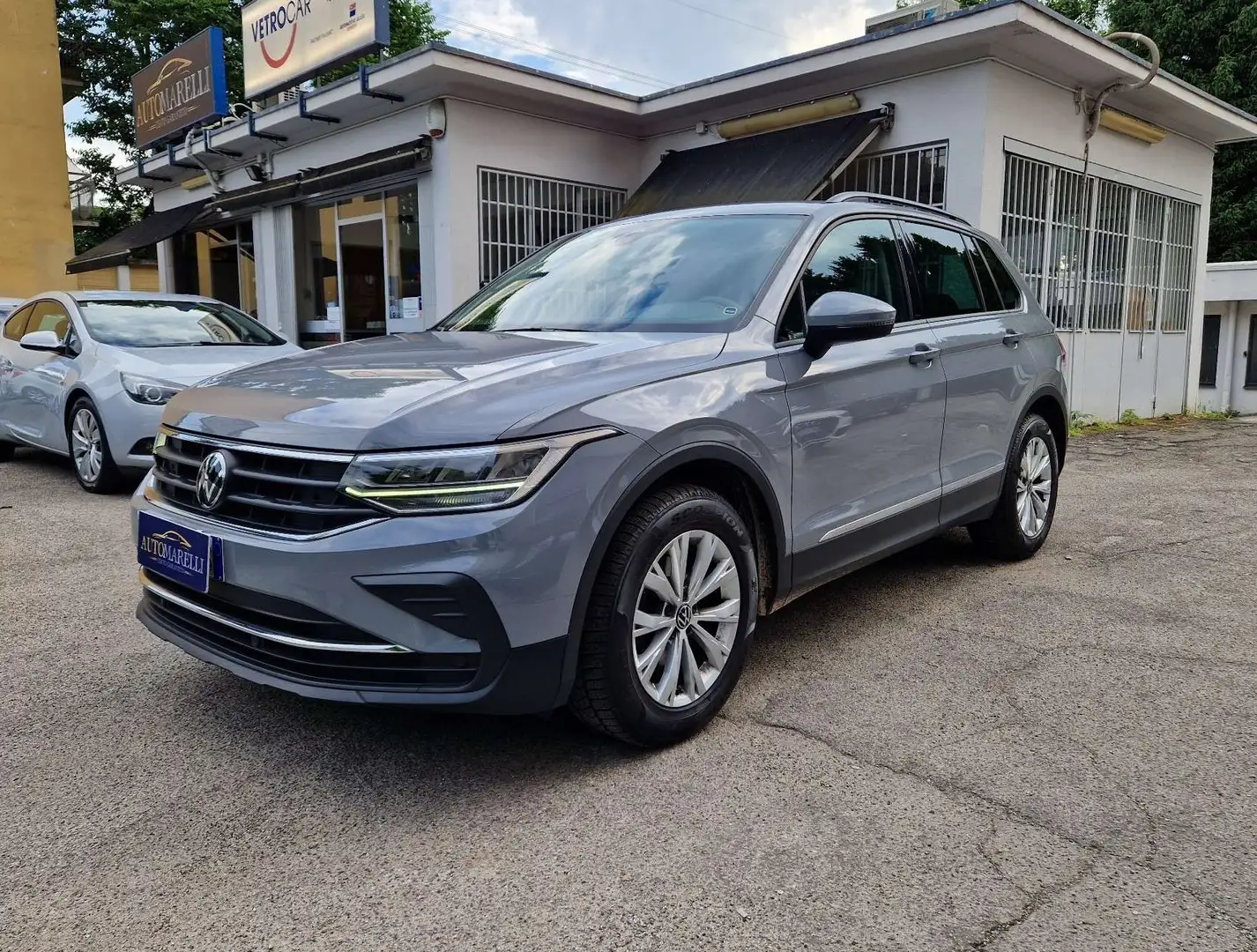 Volkswagen Tiguan 2.0 tdi SCR Life 150cv dsg Gris - 1