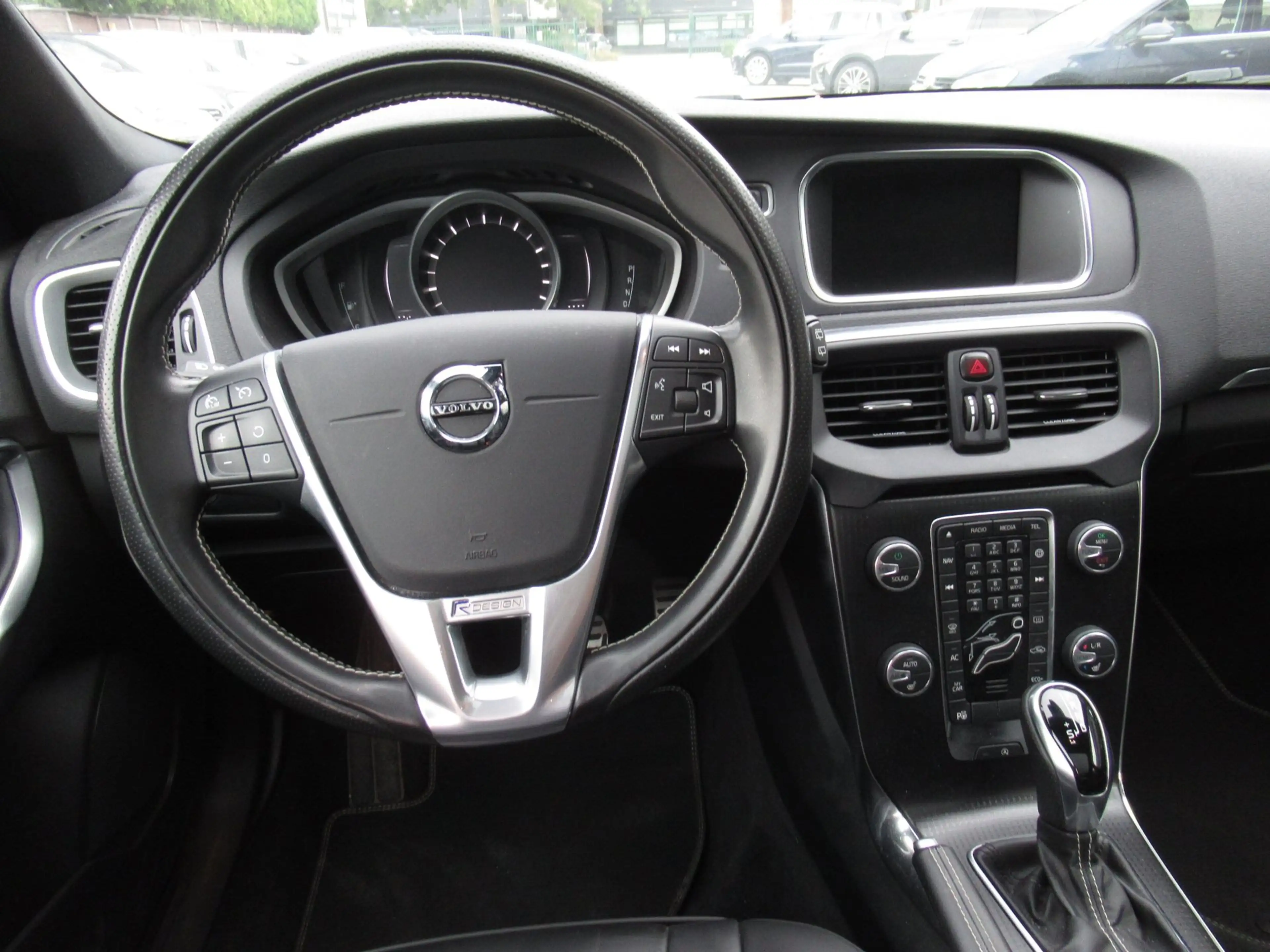 Volvo V40 2.0 T4 Business Sport / 1e EIG / AUTOMAAT / PANO / — photo 14