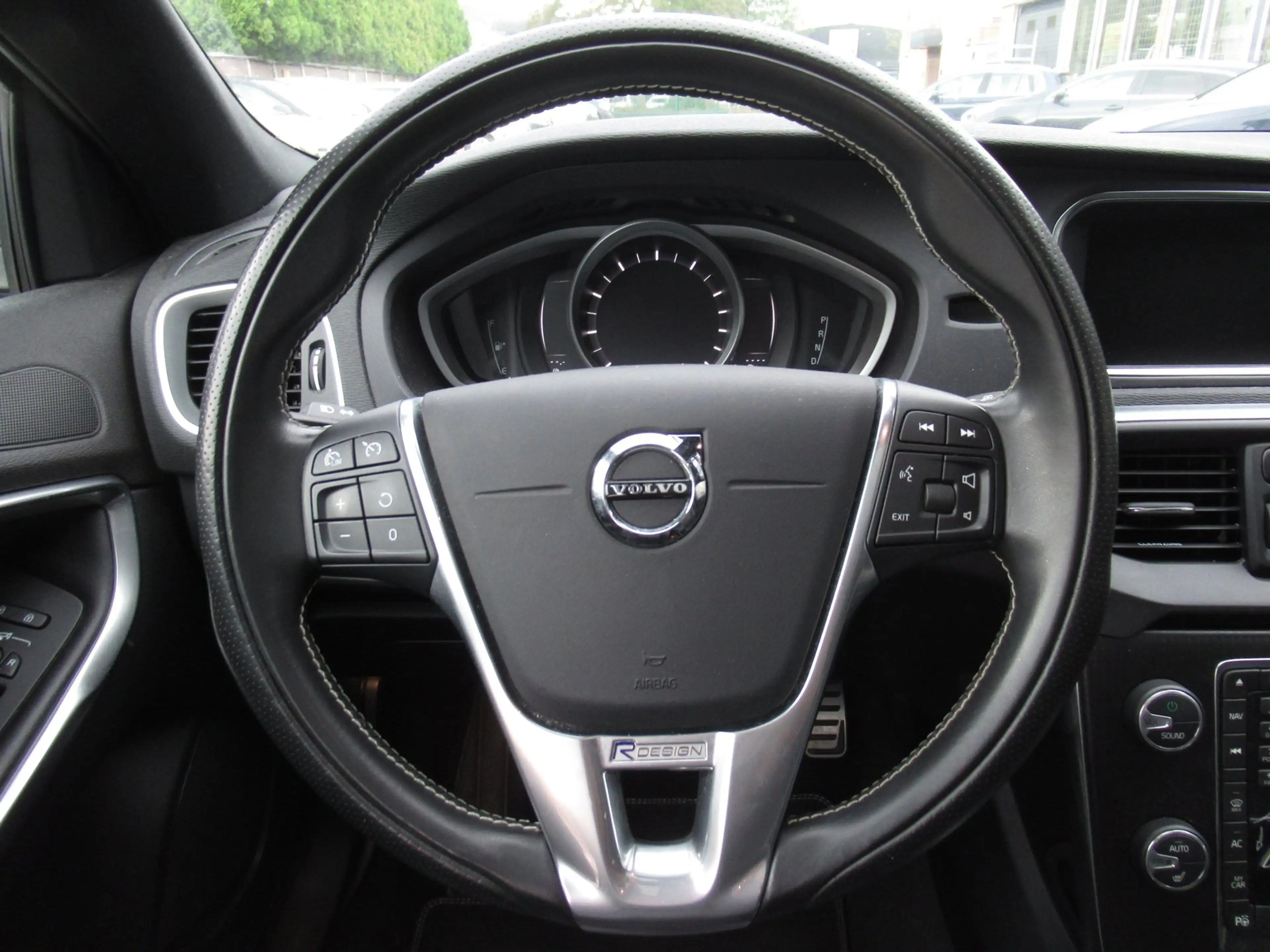 Volvo V40 2.0 T4 Business Sport / 1e EIG / AUTOMAAT / PANO / — photo 15