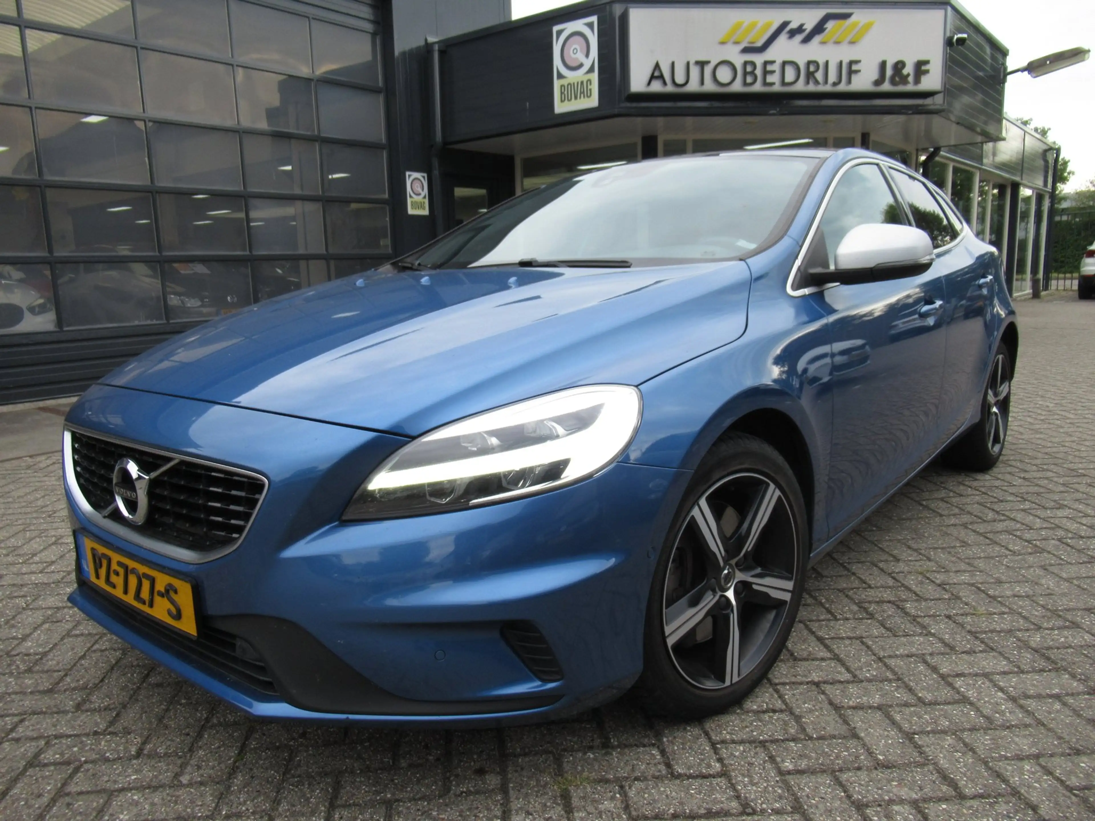 Volvo V40 2.0 T4 Business Sport / 1e EIG / AUTOMAAT / PANO /