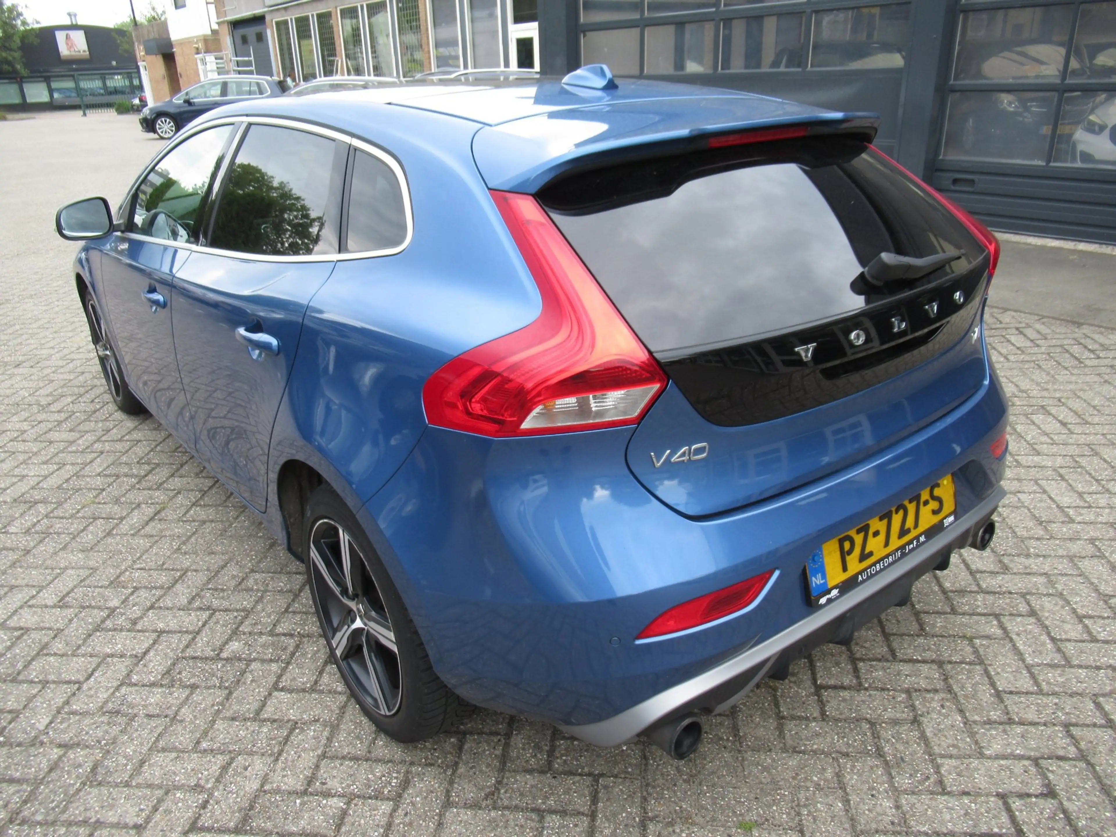 Volvo V40 2.0 T4 Business Sport / 1e EIG / AUTOMAAT / PANO / — photo 3