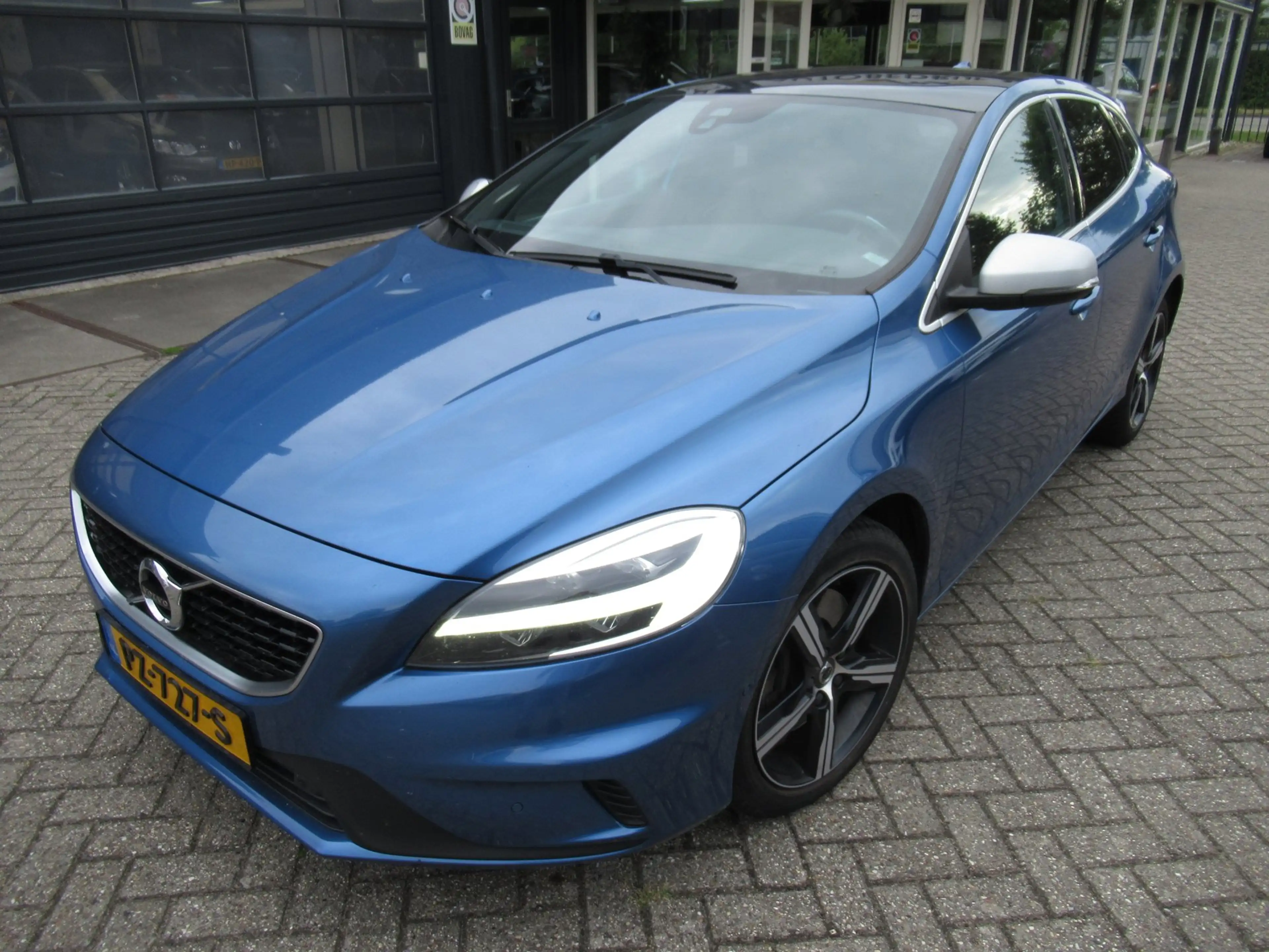 Volvo V40 2.0 T4 Business Sport / 1e EIG / AUTOMAAT / PANO / — photo 2