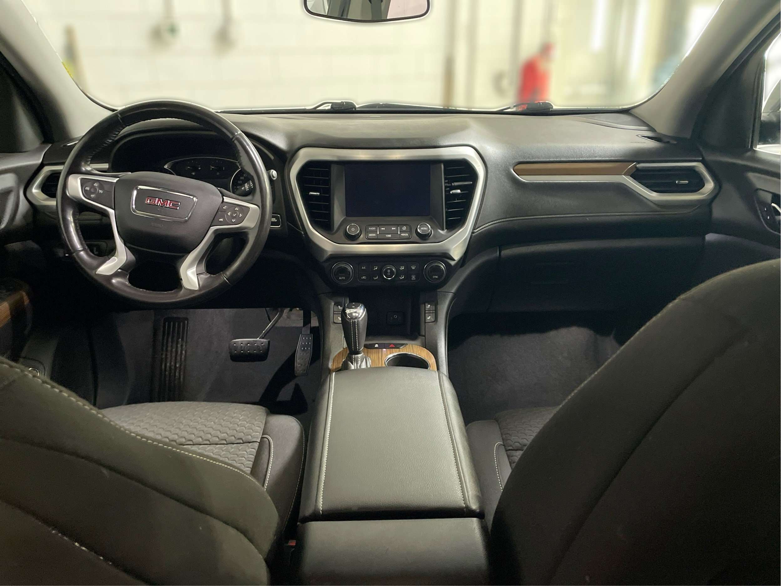 2019 GMC Acadia SLE-2	AWD Mags Sièges chauffants Caméra de recul A — снимка 1