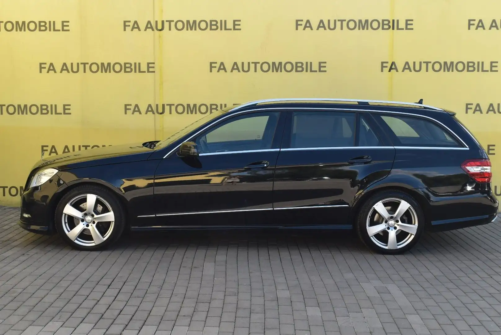 Mercedes-Benz E 250 CDI 4Matic T/LEDER/MASSAGE/AMG/PDC/SHZ/ALU Fekete - 2
