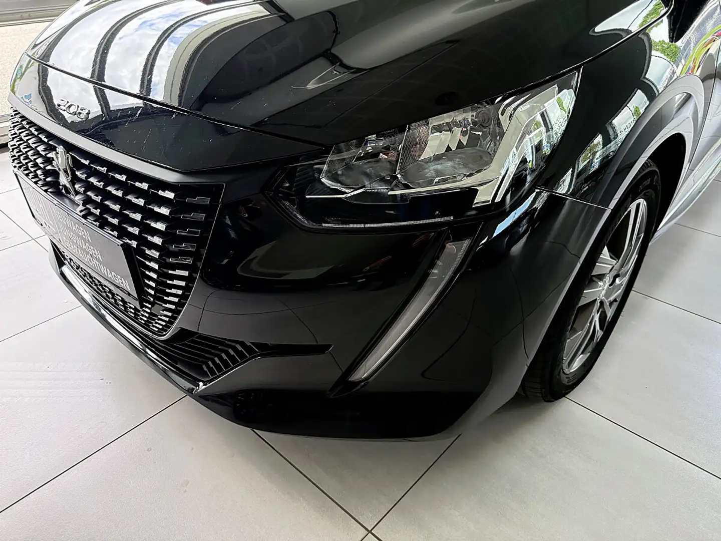 Peugeot 208 Active Pack PureTech 100 S&S EAT8 Aut. Schwarz - 2