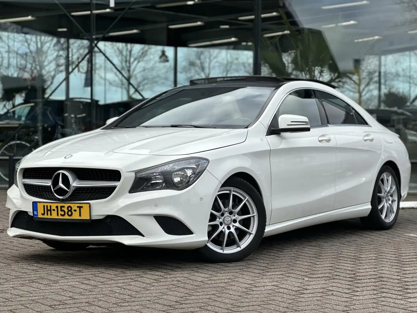 Mercedes-Benz CLA 180 Edition 1 Panoramadak Automaat Wit - 2