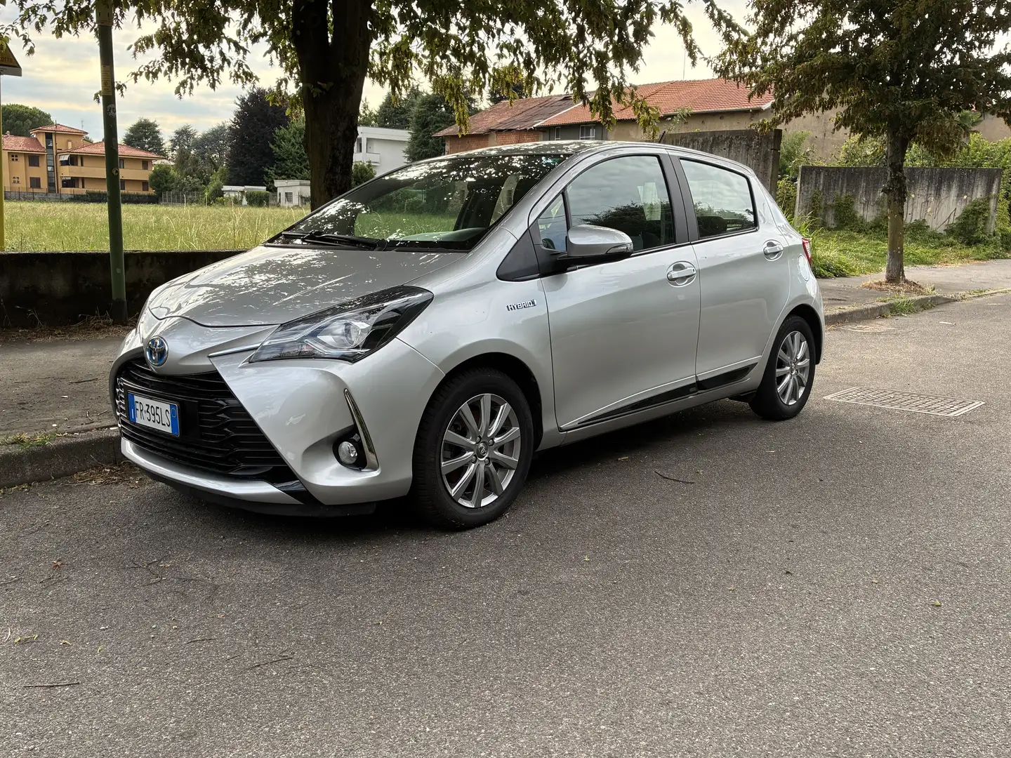 Toyota Yaris 5p 1.5h Active - 1