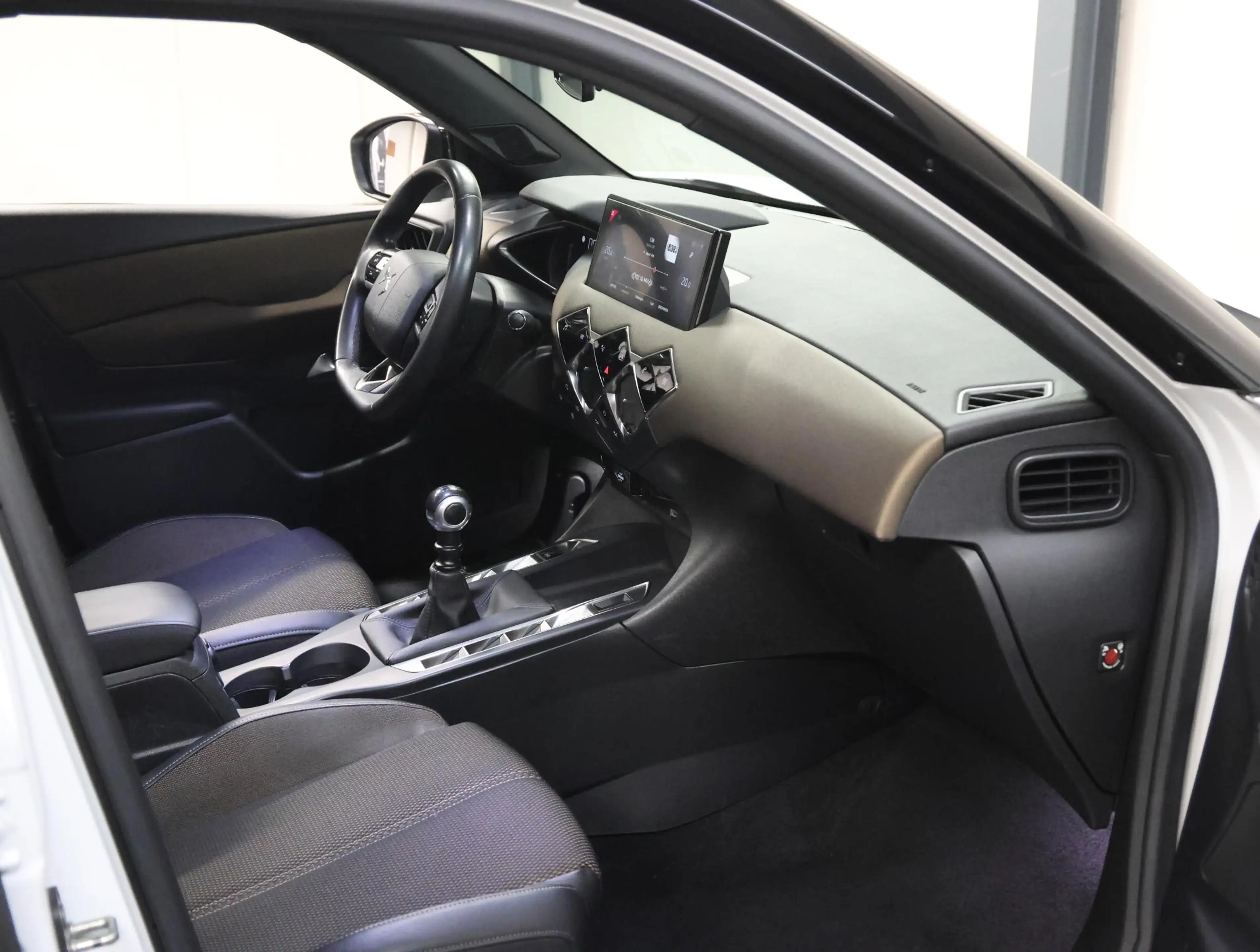 DS Automobiles DS 3 Crossback 1.2 100PK Business | AppleCarPlay/AndroidAuto | Ar — photo 9