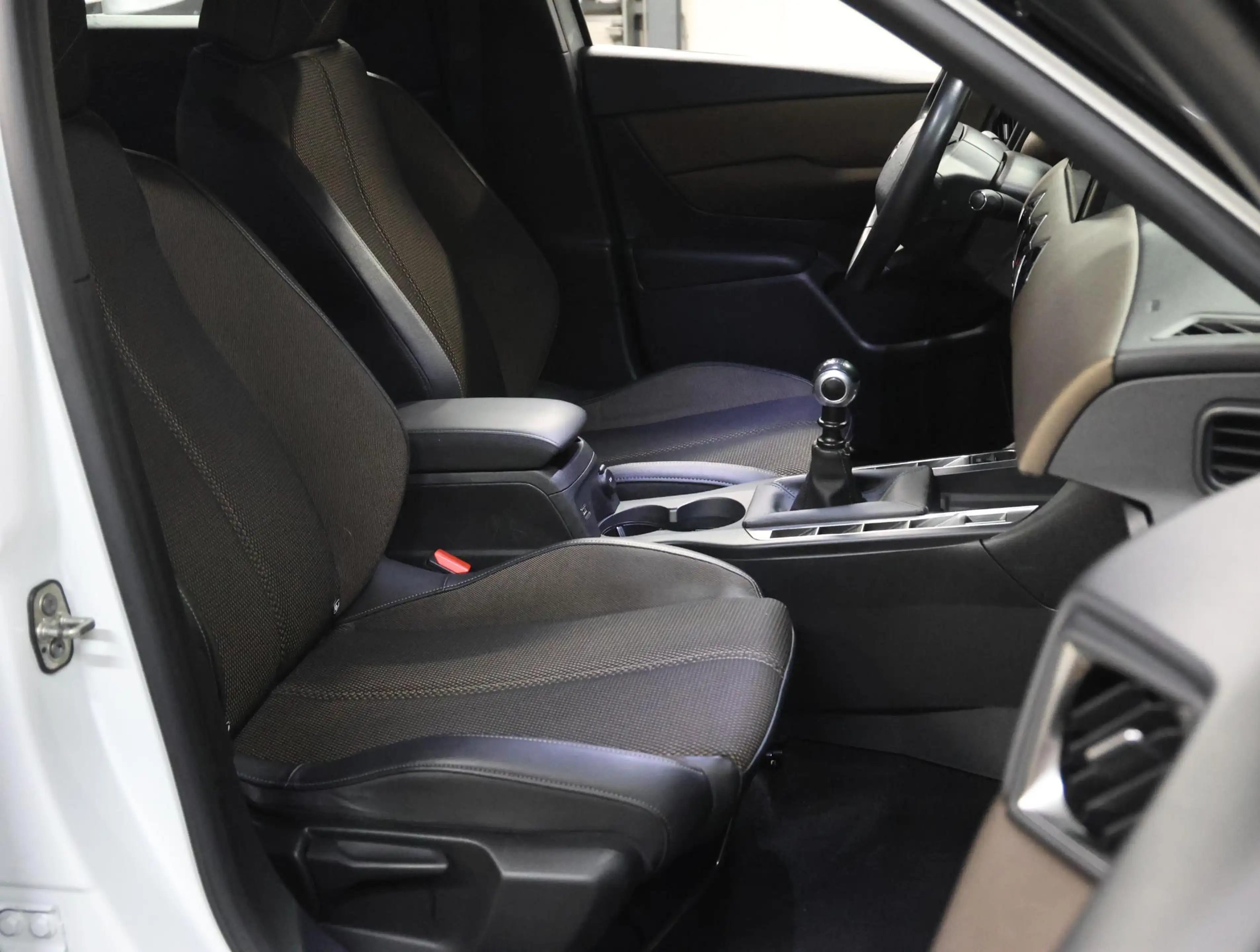DS Automobiles DS 3 Crossback 1.2 100PK Business | AppleCarPlay/AndroidAuto | Ar — photo 10