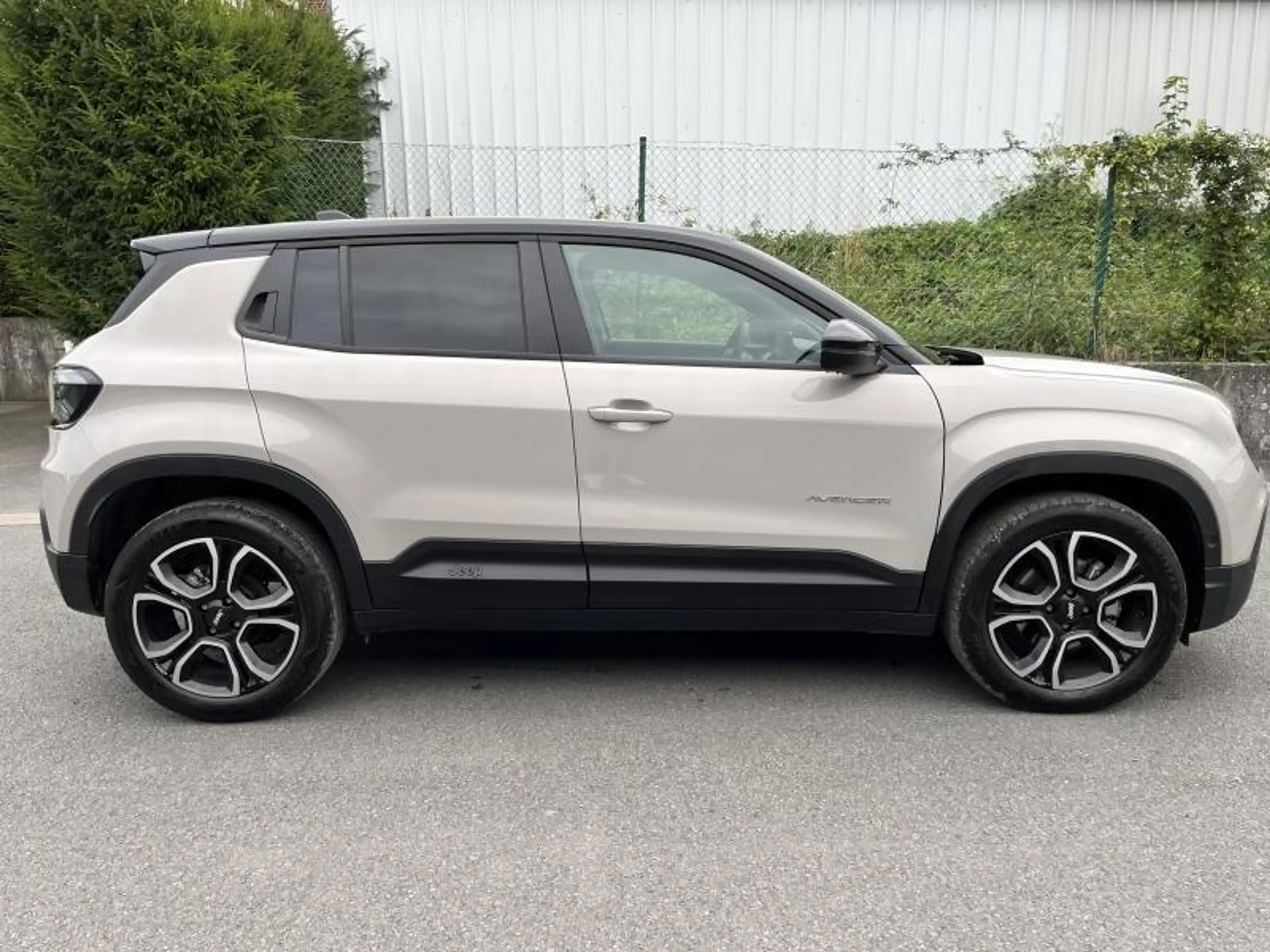 Jeep Avenger E-Hybrid Altitude — photo 5