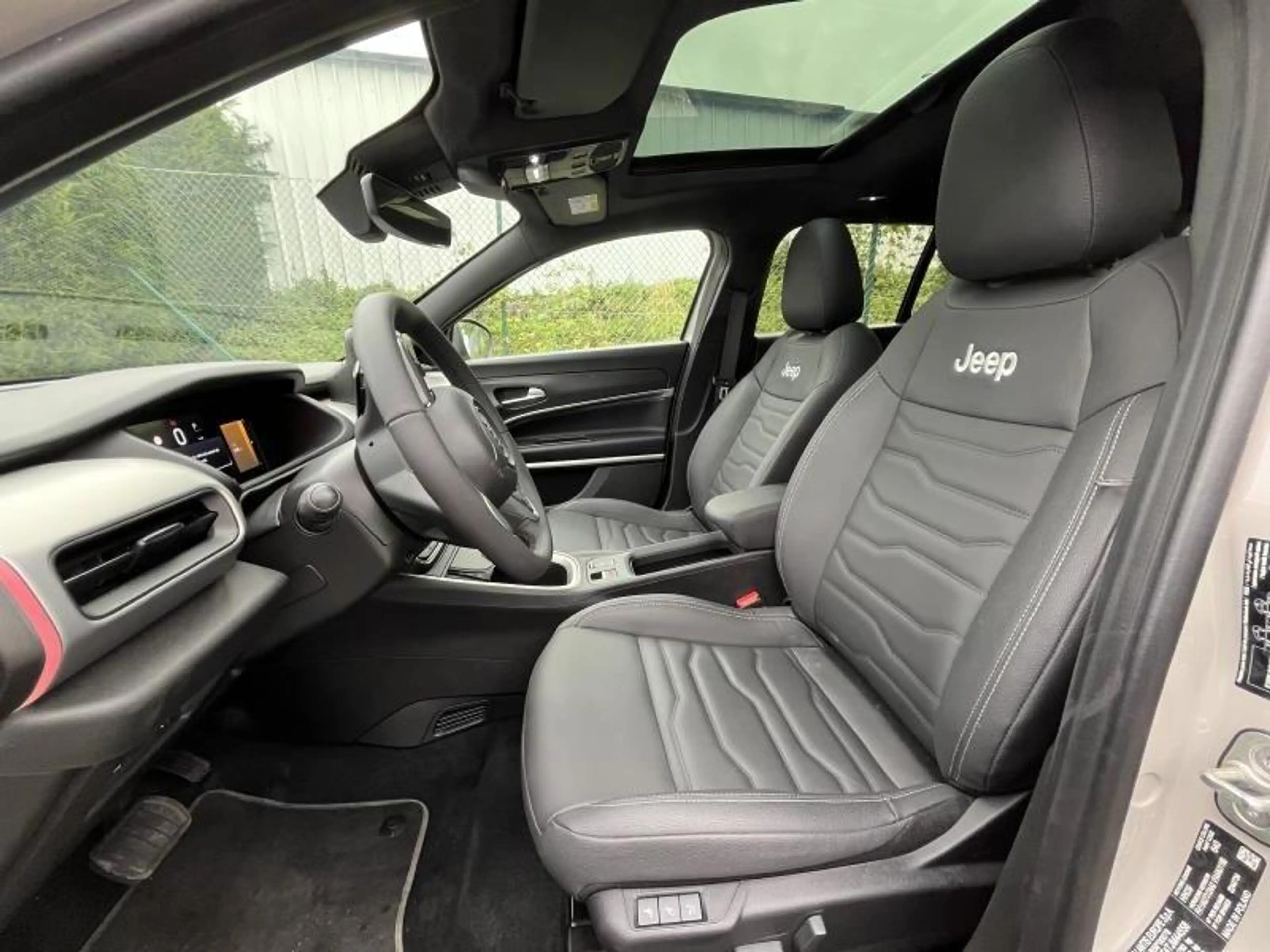 Jeep Avenger E-Hybrid Altitude — photo 13