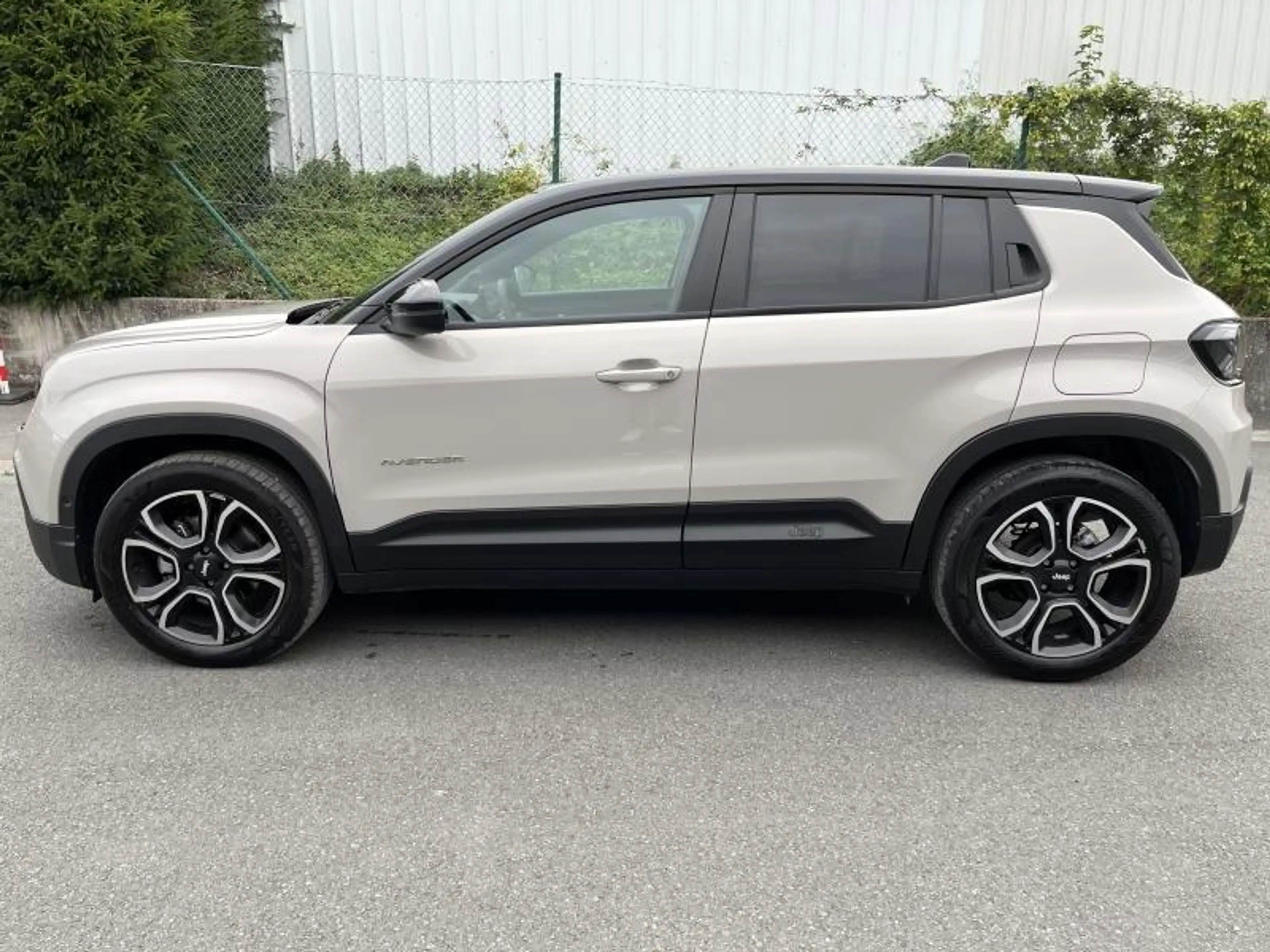 Jeep Avenger E-Hybrid Altitude — photo 3