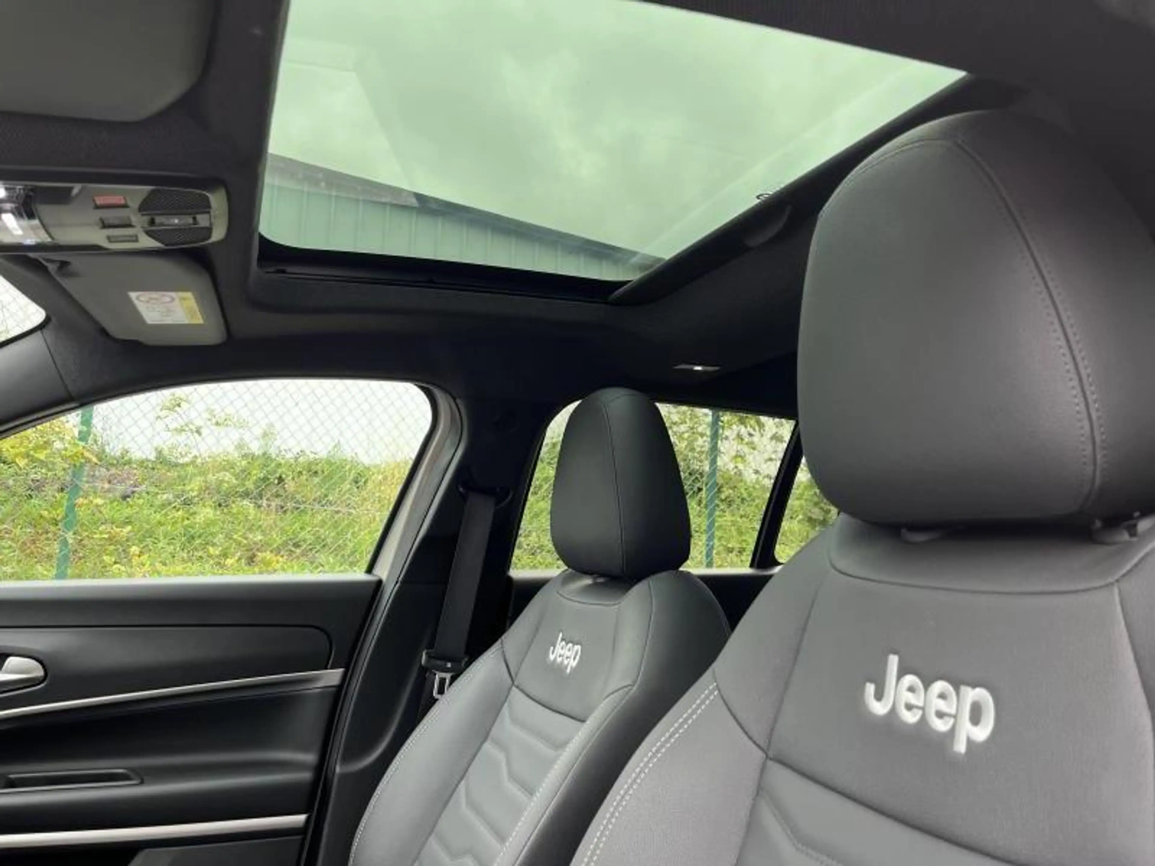 Jeep Avenger E-Hybrid Altitude — photo 15