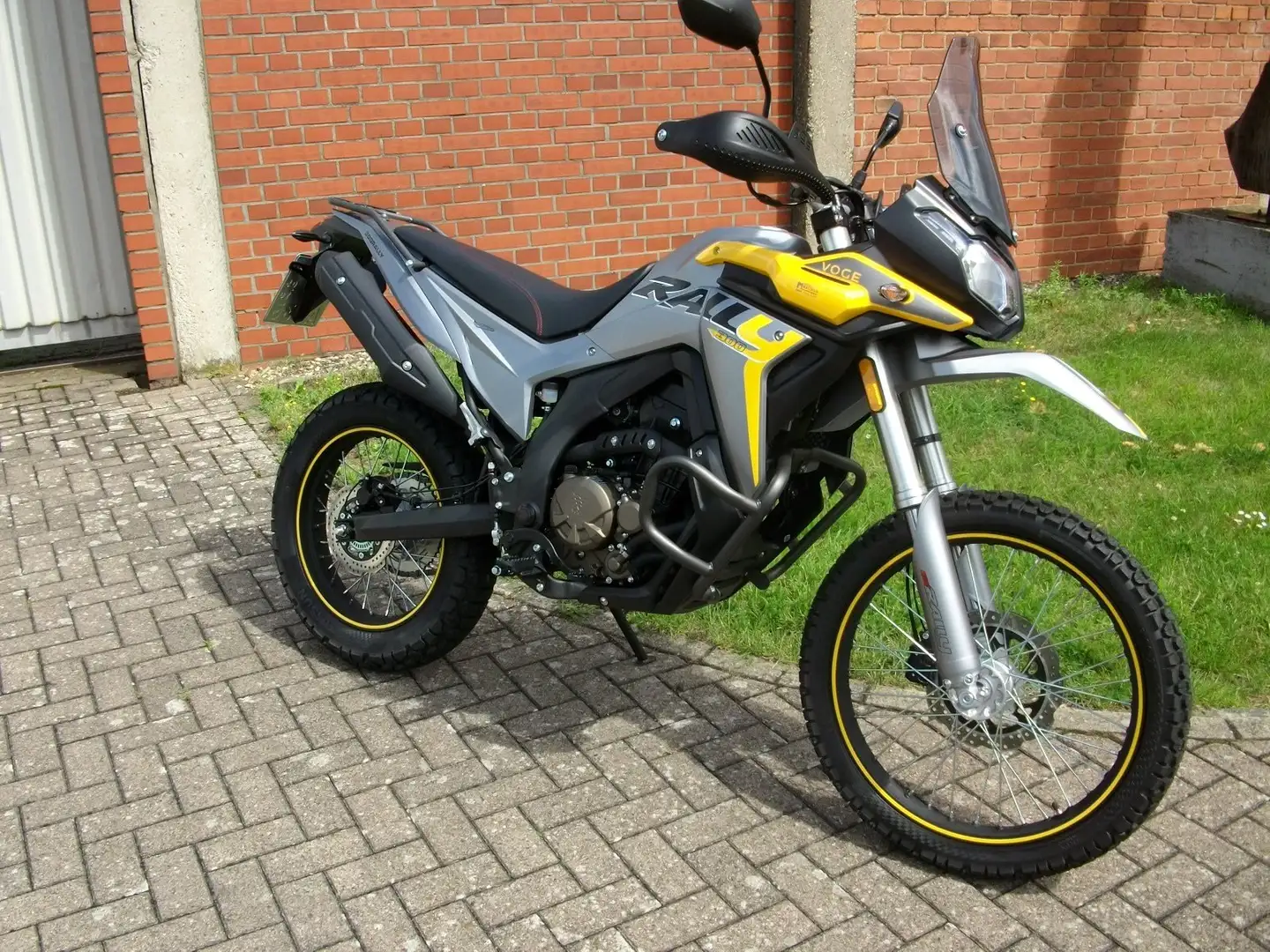 Voge 300R Yellow - 1