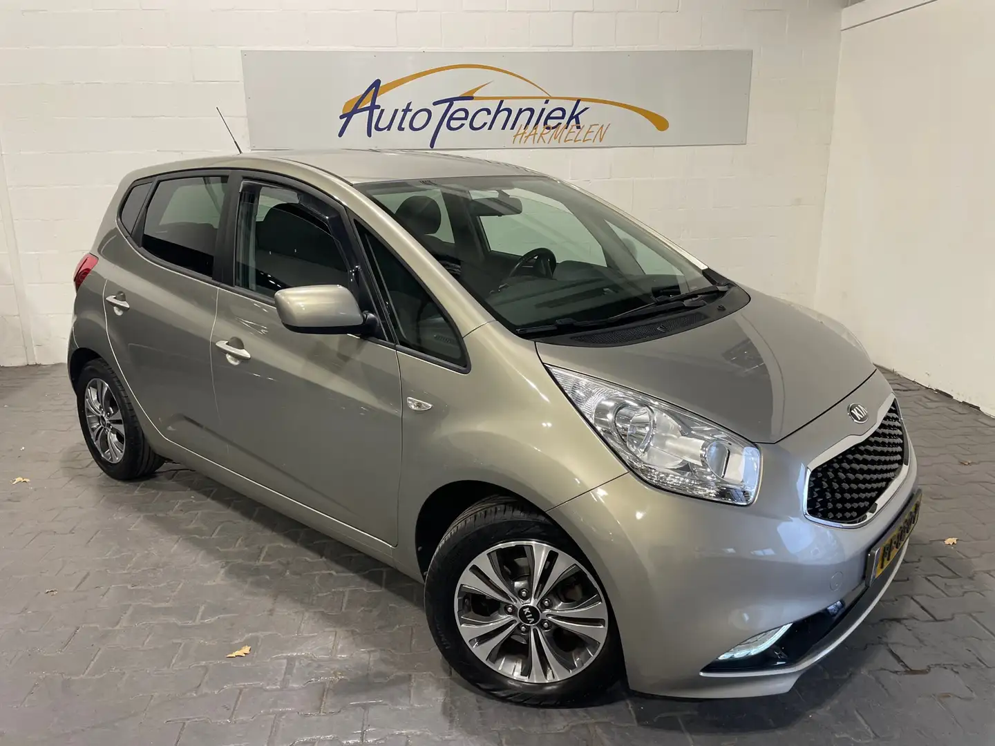 Kia Venga 1.4 CVVT DynamicPlusLine 2017.*73DKM*Navi*NL-Au Grijs - 1