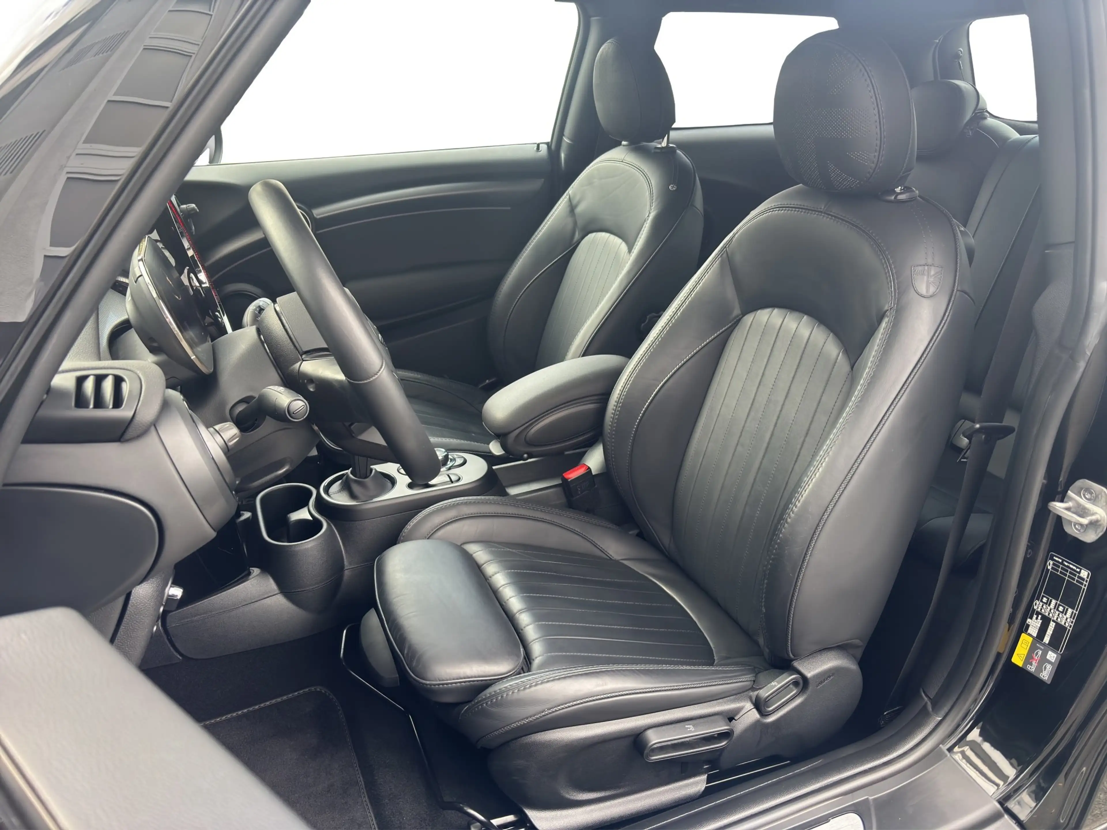 MINI Cooper SE 3-Türer Younique Navi LED Sportsitze  Younique Nav — photo 9