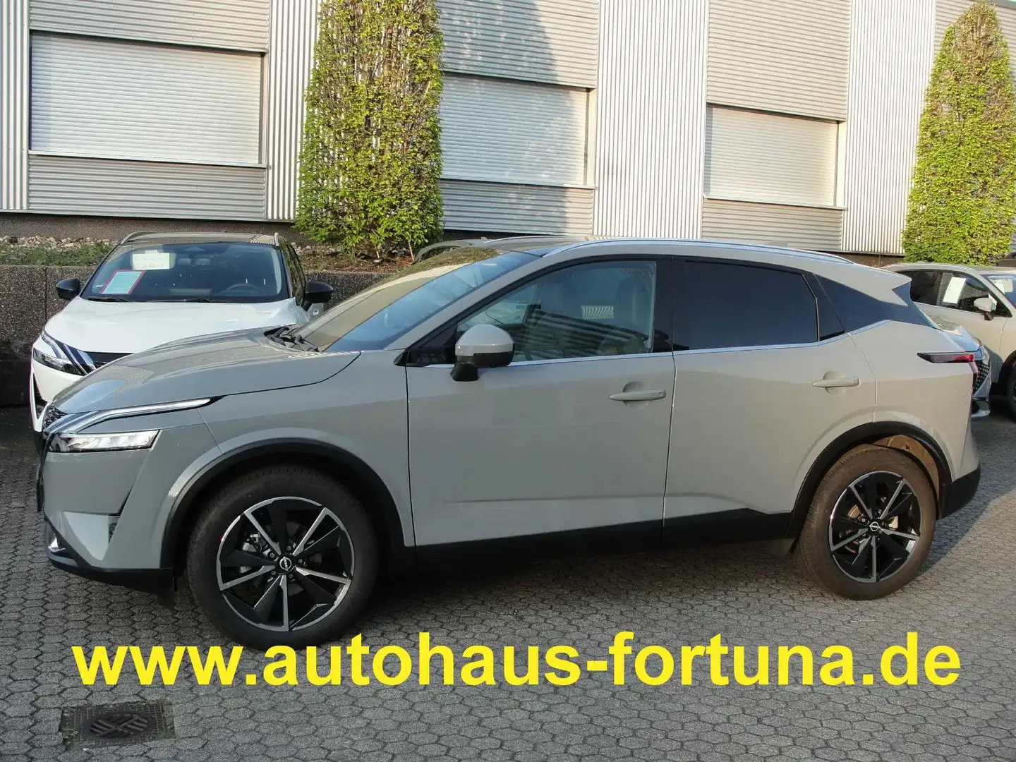 Nissan Qashqai Tekna 1.3 Automatic HUD Glasdach Grigio - 1
