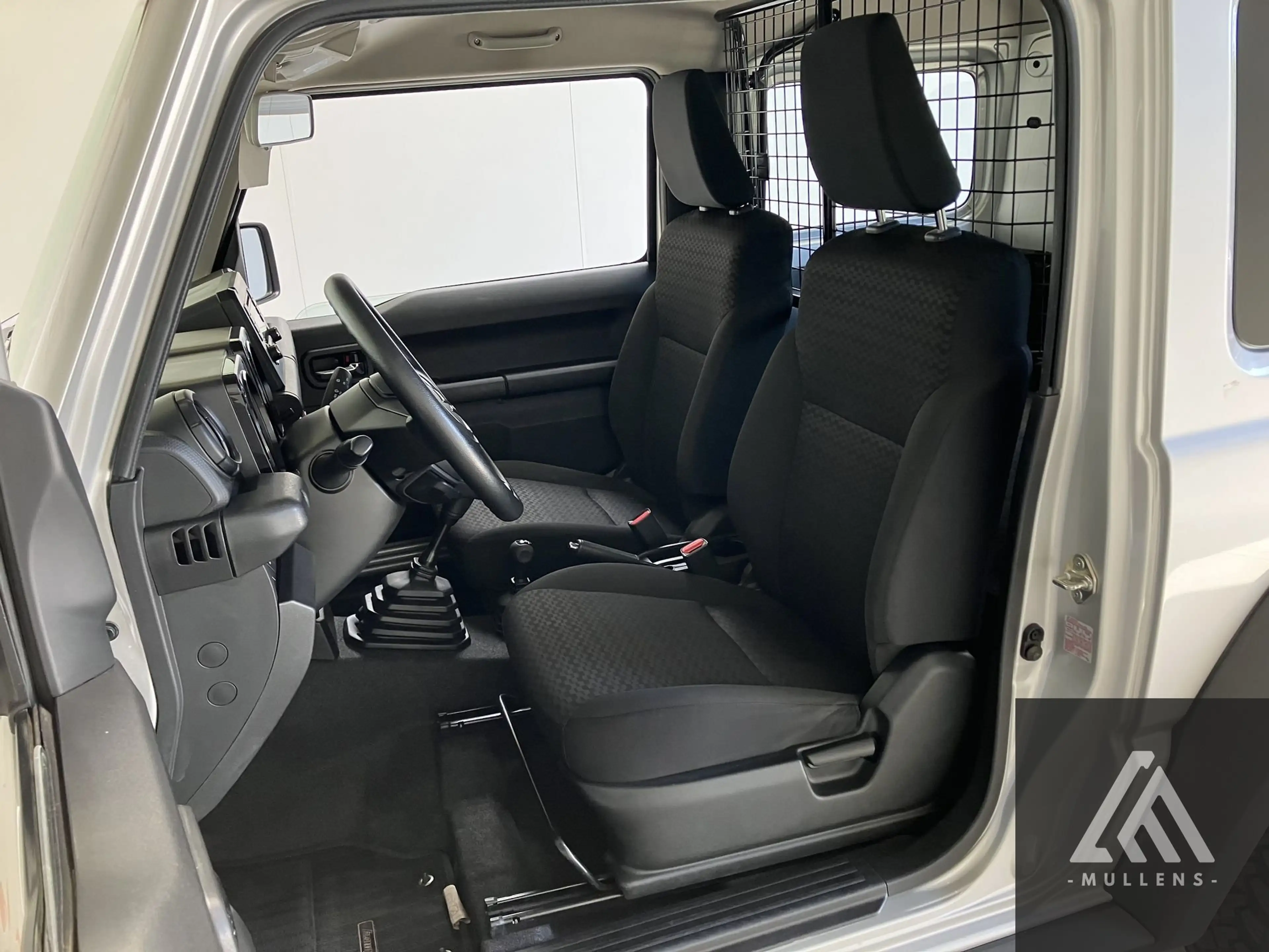Suzuki Jimny GL — photo 8