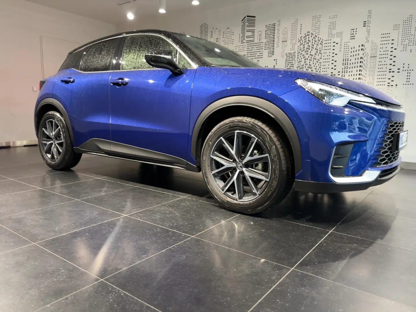 Lexus LBX 1.5 Hybrid Emotion Blauw - 2