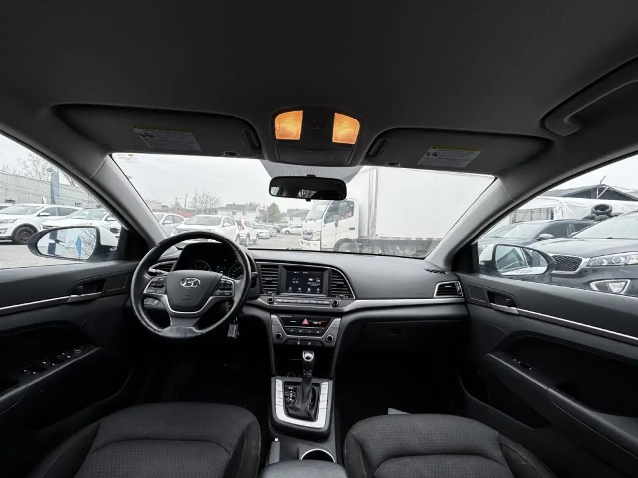 Hyundai ELANTRA снимка Hyundai ELANTRA