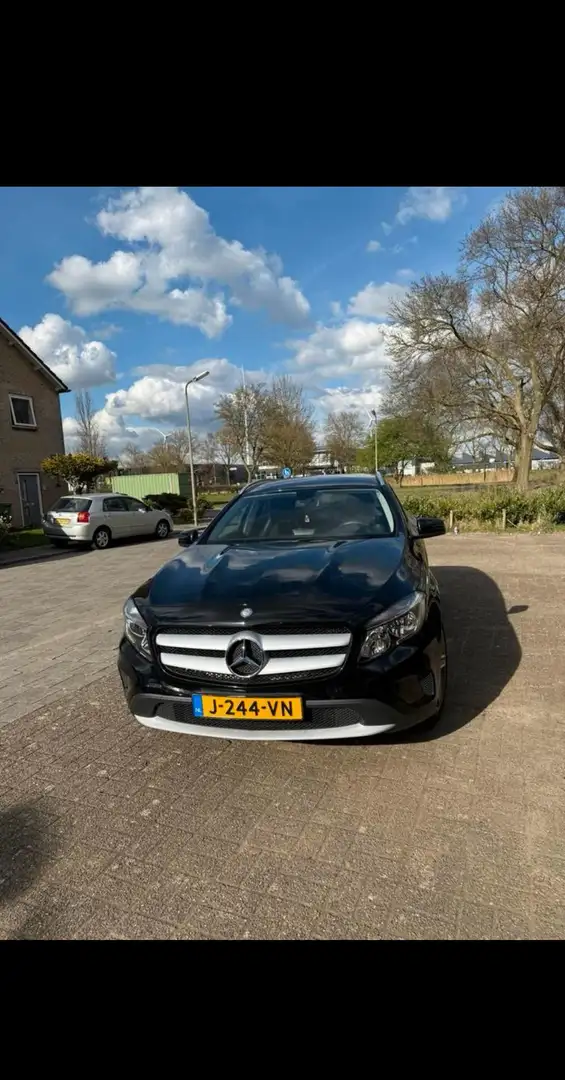 Mercedes-Benz GLA 200 Prestige Černá - 2