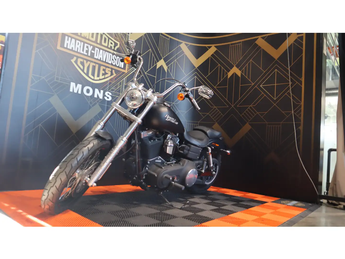 Harley-Davidson Street Bob Sport/tour Zwart - 1