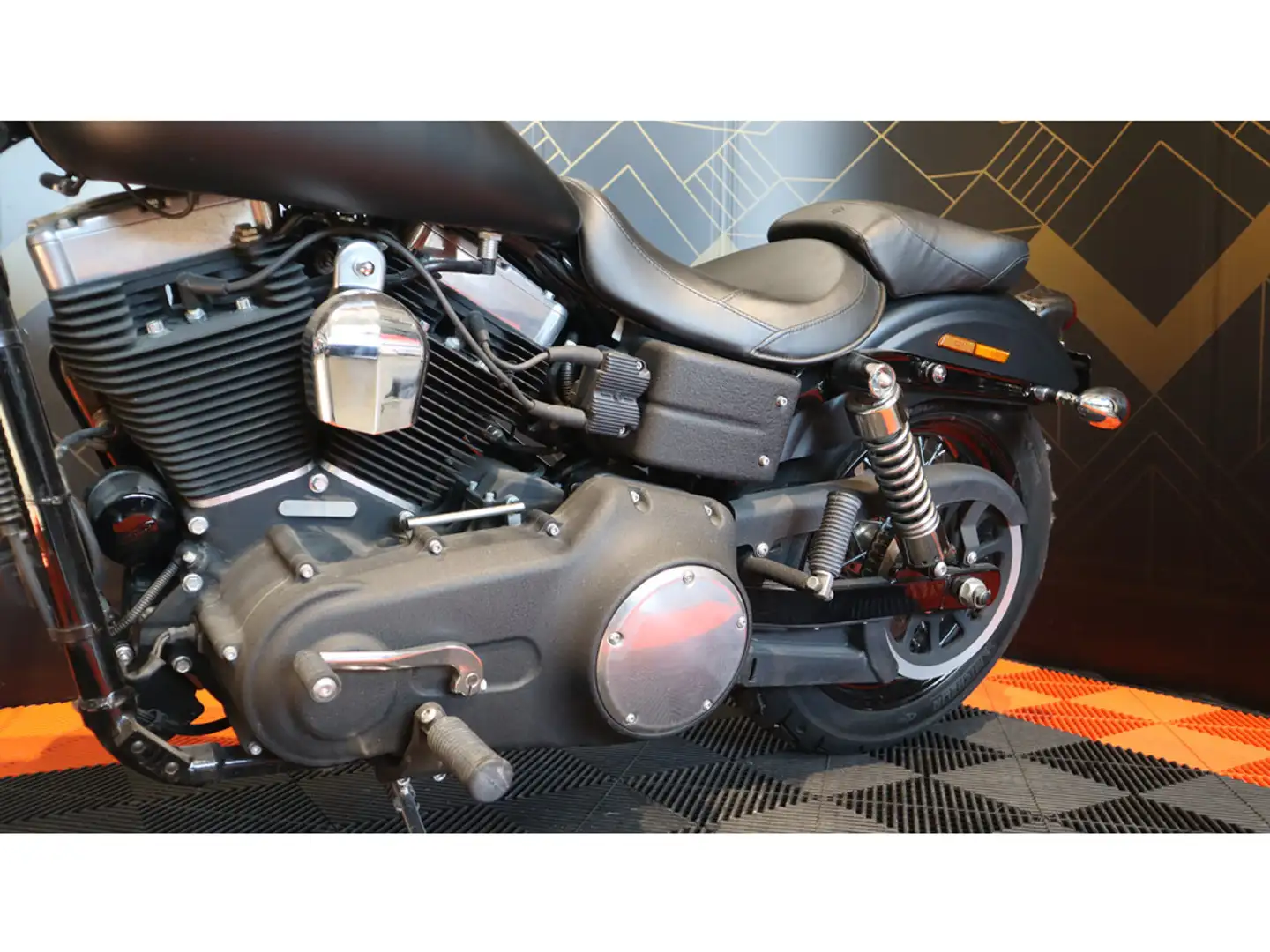 Harley-Davidson Street Bob Sport/tour Zwart - 2