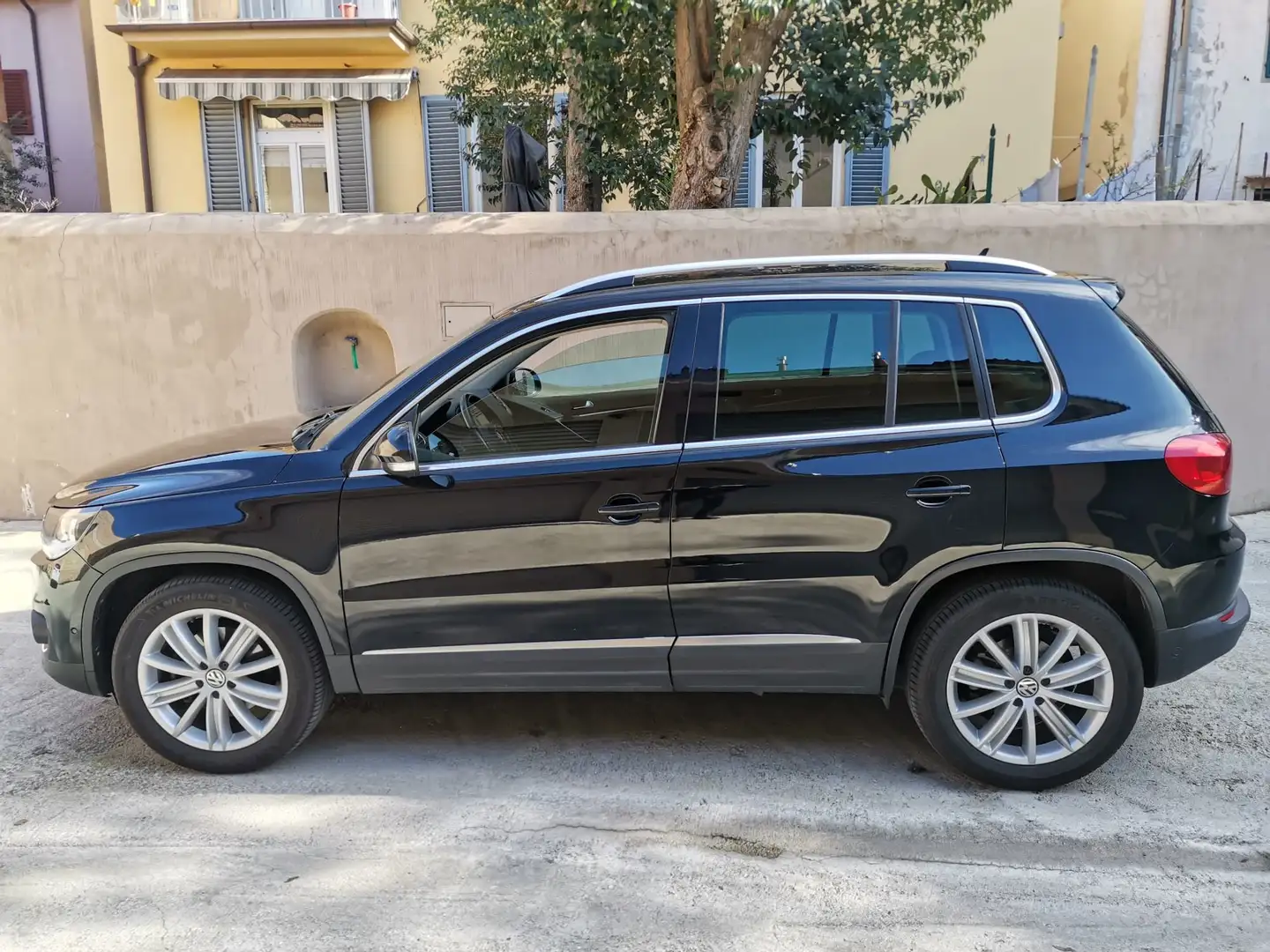 Volkswagen Tiguan Blue Motion Nero - 1