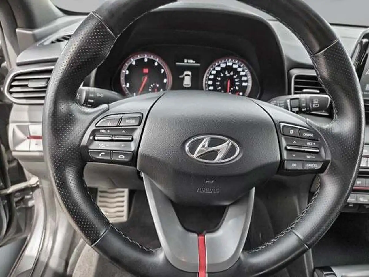 Hyundai VELOSTER photo Hyundai VELOSTER
