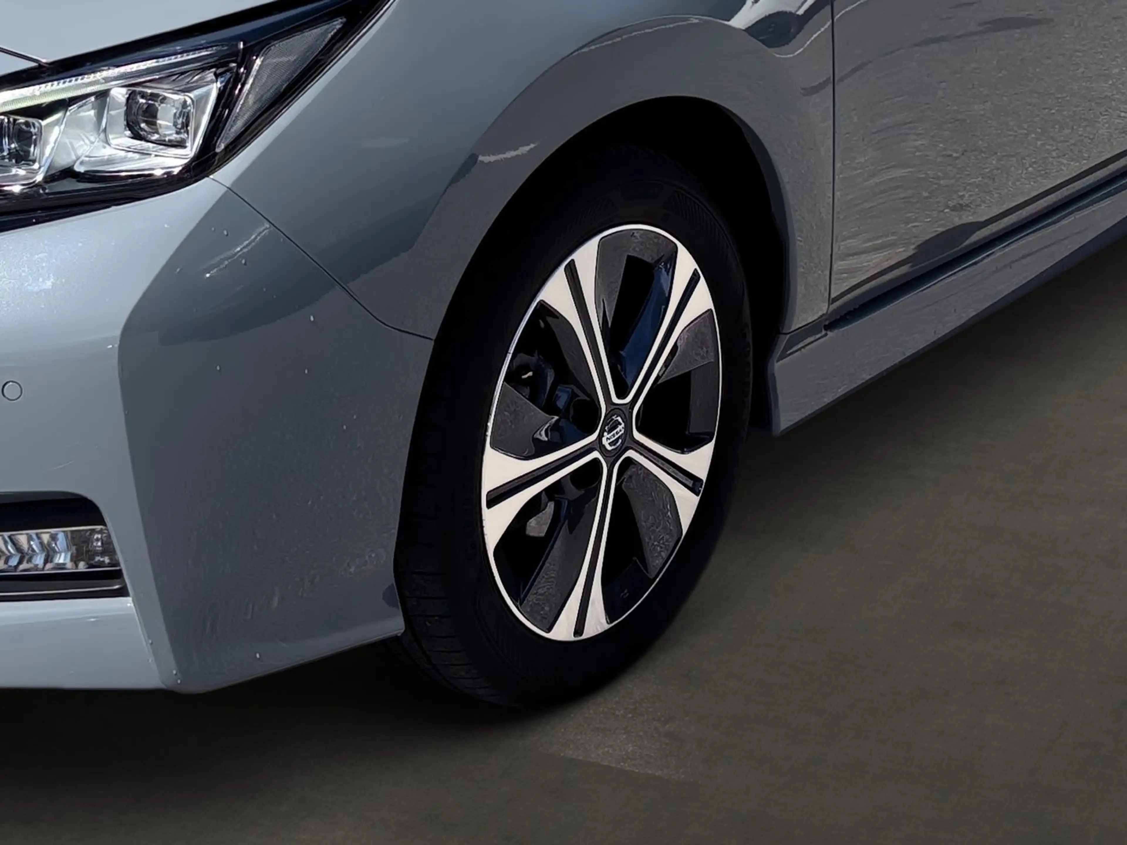 Nissan Leaf 40 kWh Direktantrieb - Tekna — photo 6