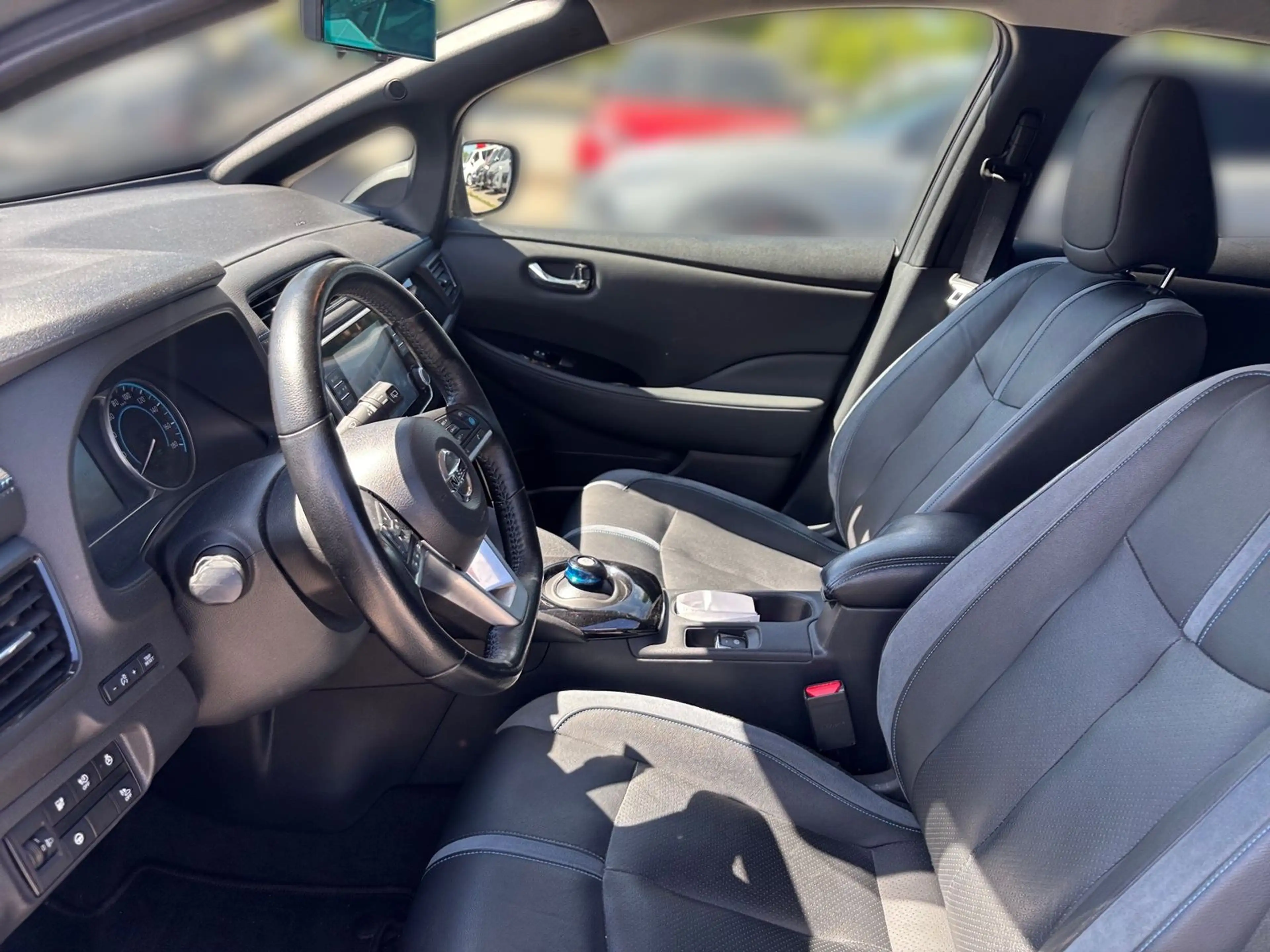 Nissan Leaf 40 kWh Direktantrieb - Tekna — photo 7