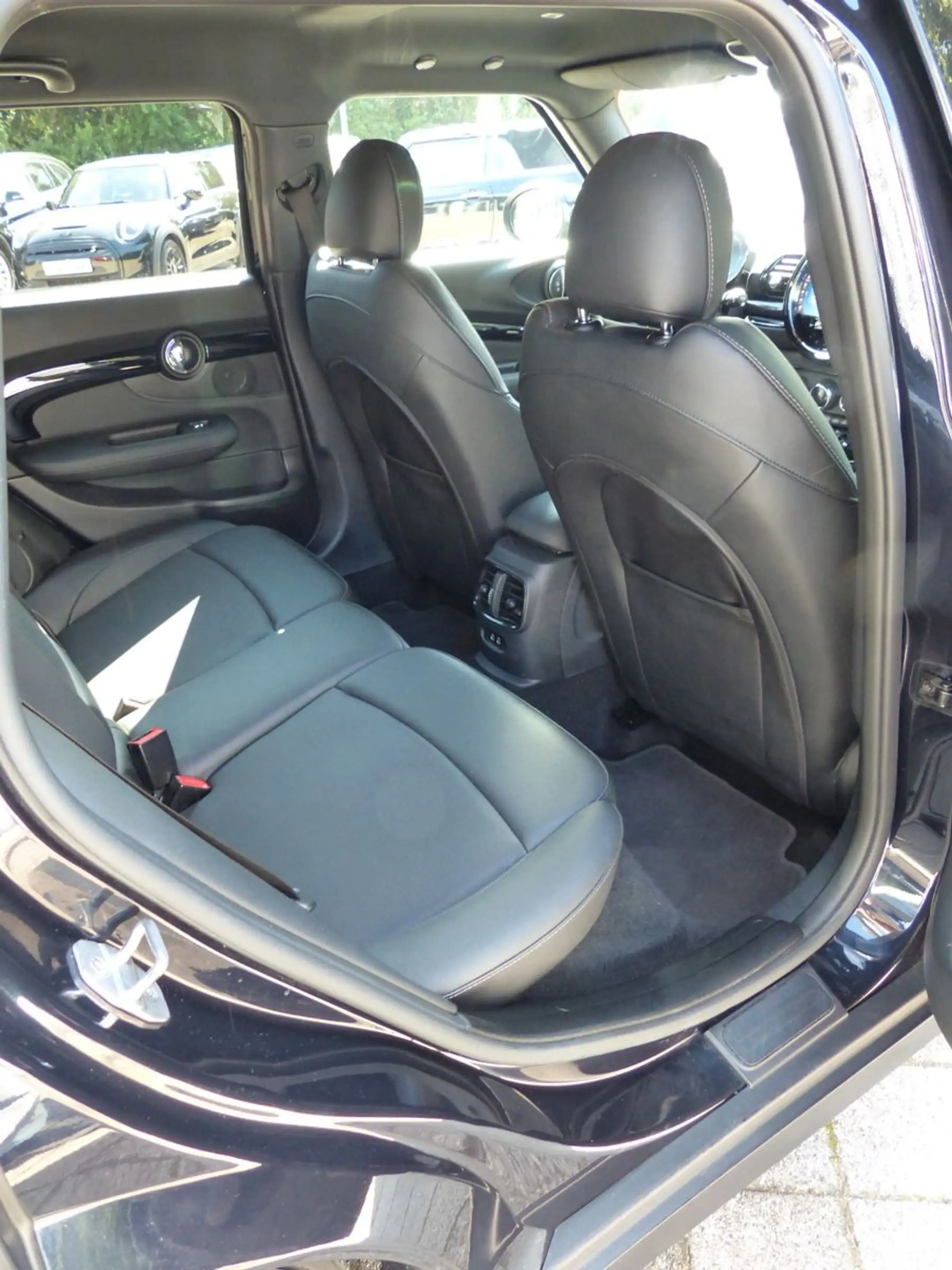 MINI Cooper Clubman Aut. Classic Trim, Navi, 18" LMF — photo 15