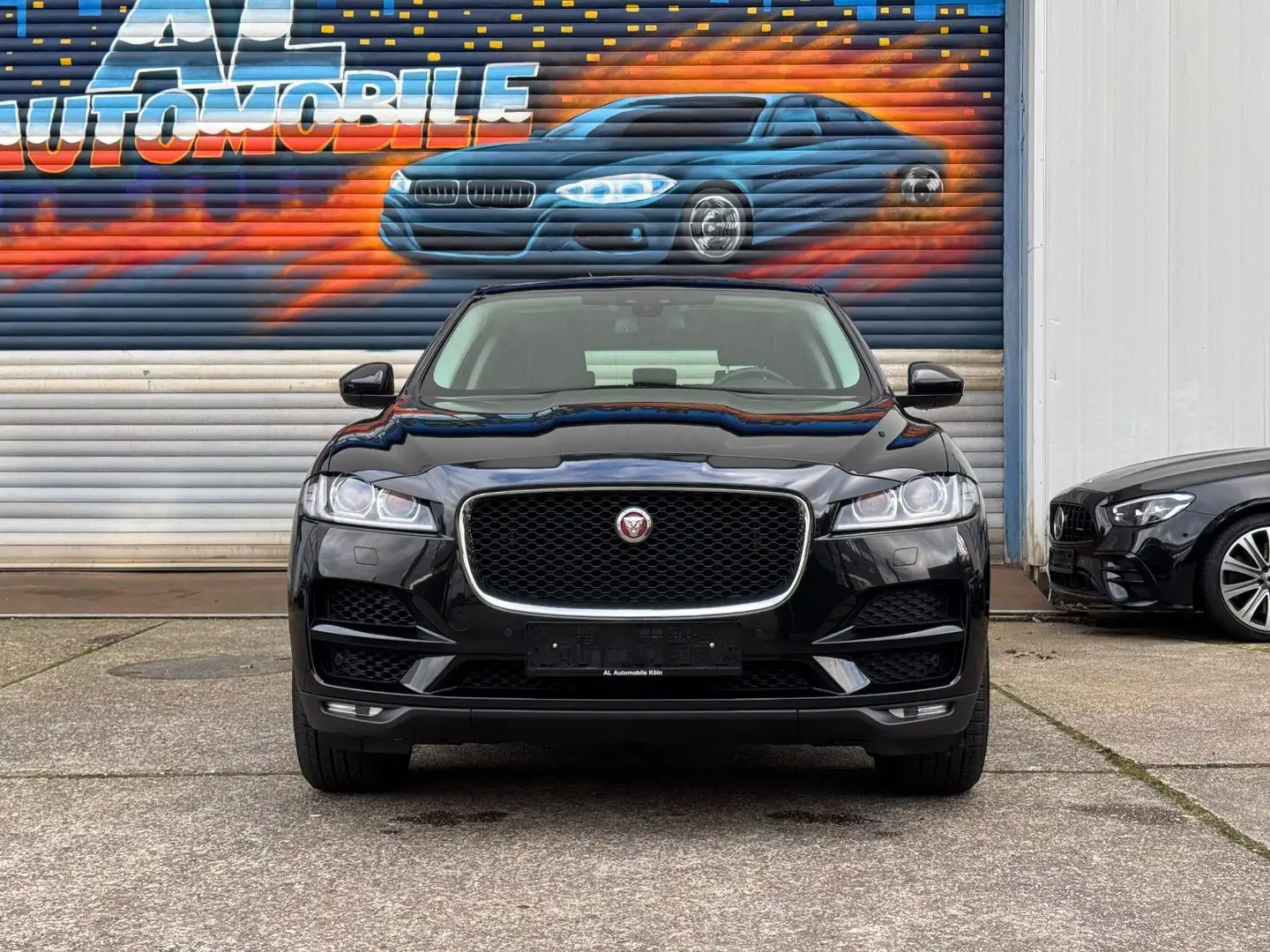 Jaguar F-Pace F-PACE AWD 2.5t/Pano/AHK/Volldigital/eSitze Schwarz - 2