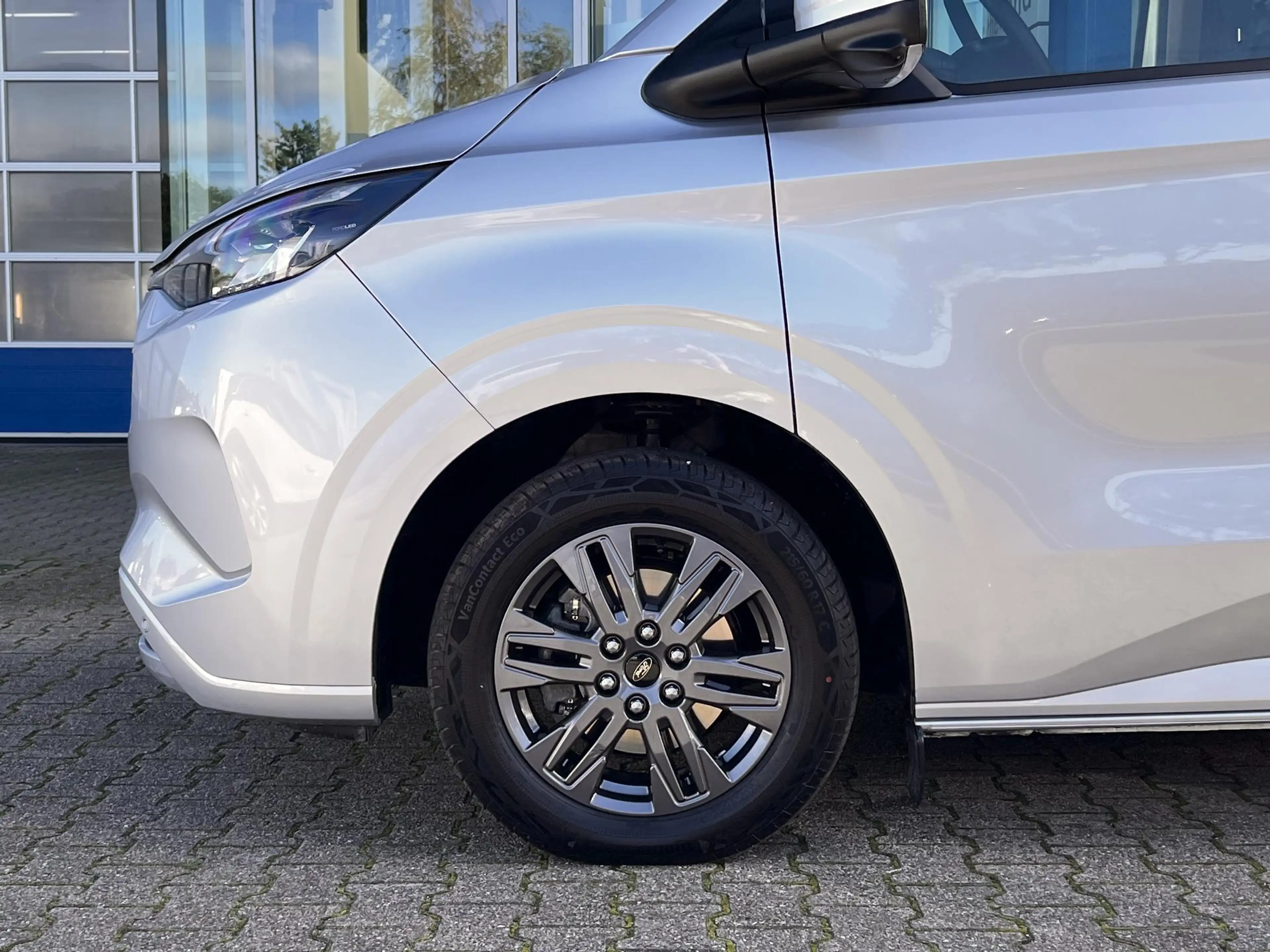 Ford Transit Custom Tourneo 340 2.5 PHEV L1H1 Titanium 9 persoons Comb — photo 4
