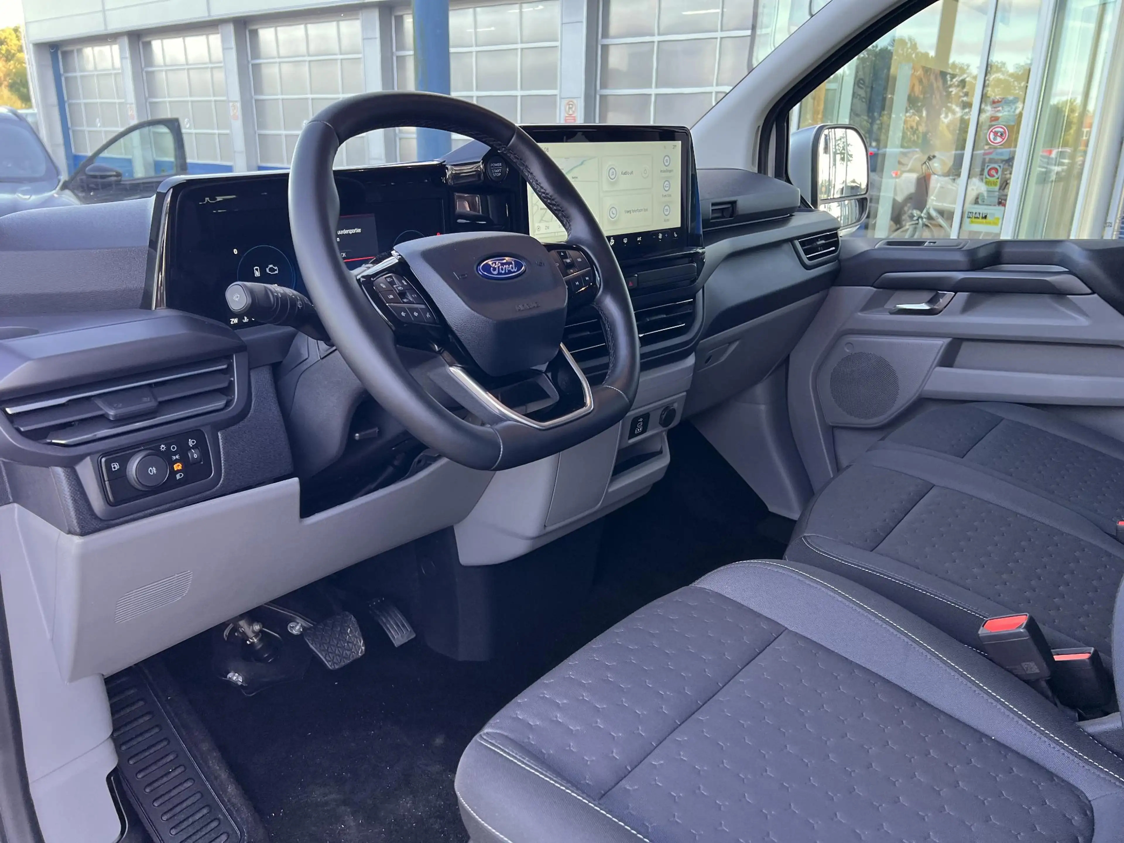 Ford Transit Custom Tourneo 340 2.5 PHEV L1H1 Titanium 9 persoons Comb — photo 14