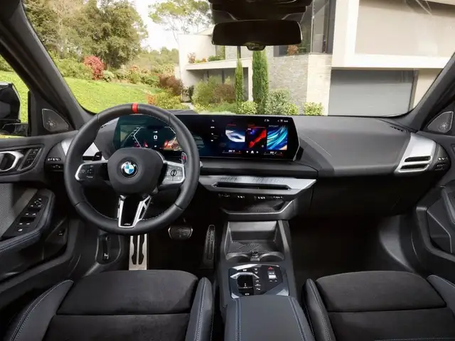 BMW 1 Series view 4
